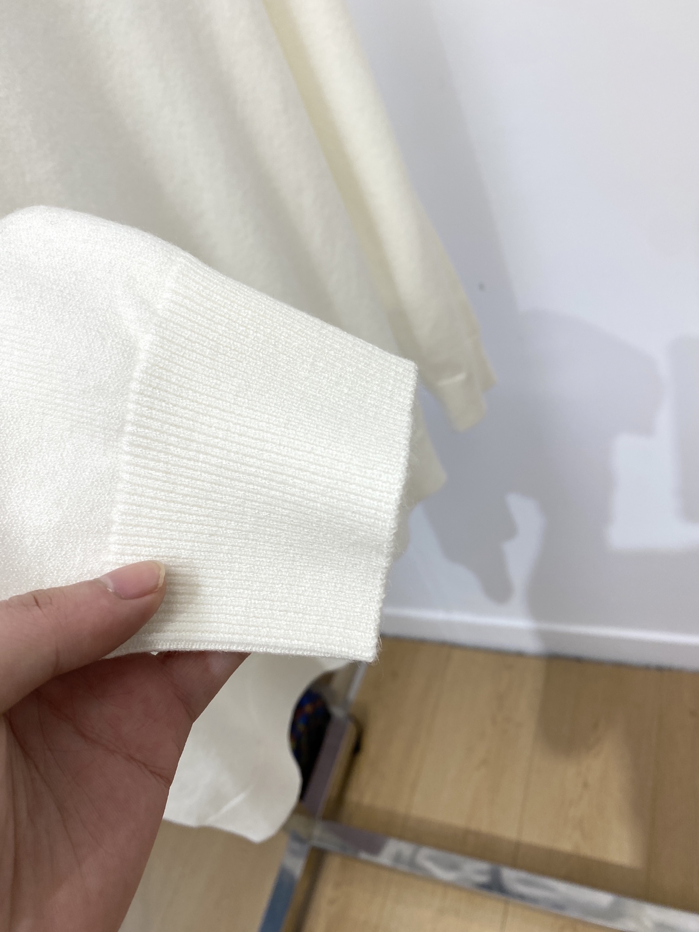 普拉达、2025新品羊毛衣 具有手感细腻柔软，可直接与肌肤接触，让暖心的纱线变化出细腻的质感，顶级工艺极