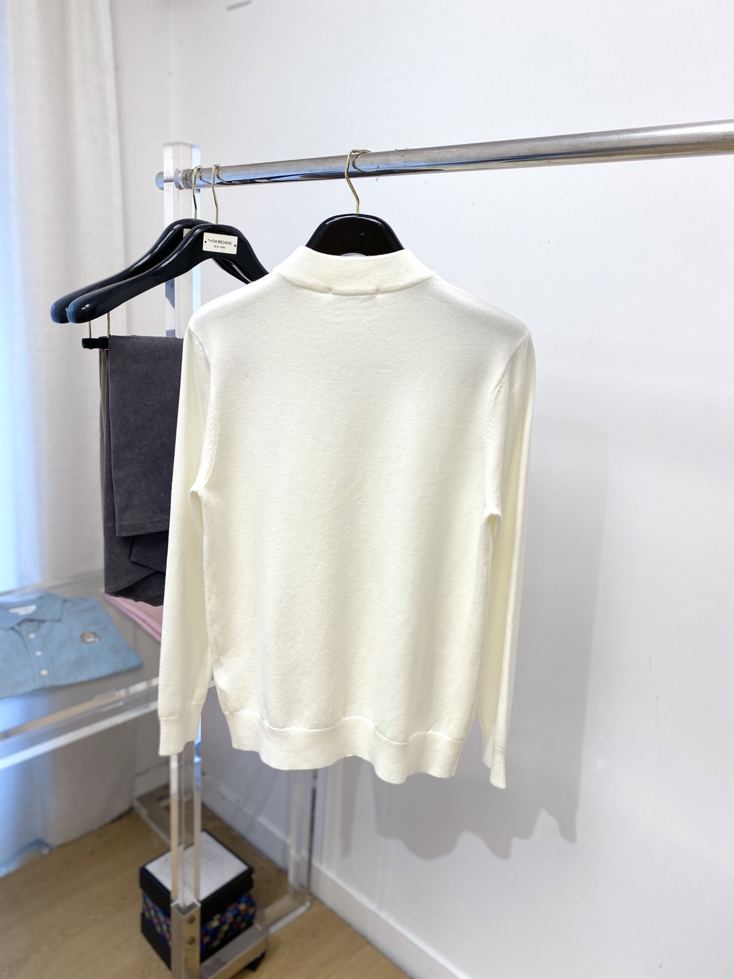 普拉达、2025新品羊毛衣 具有手感细腻柔软，可直接与肌肤接触，让暖心的纱线变化出细腻的质感，顶级工艺极