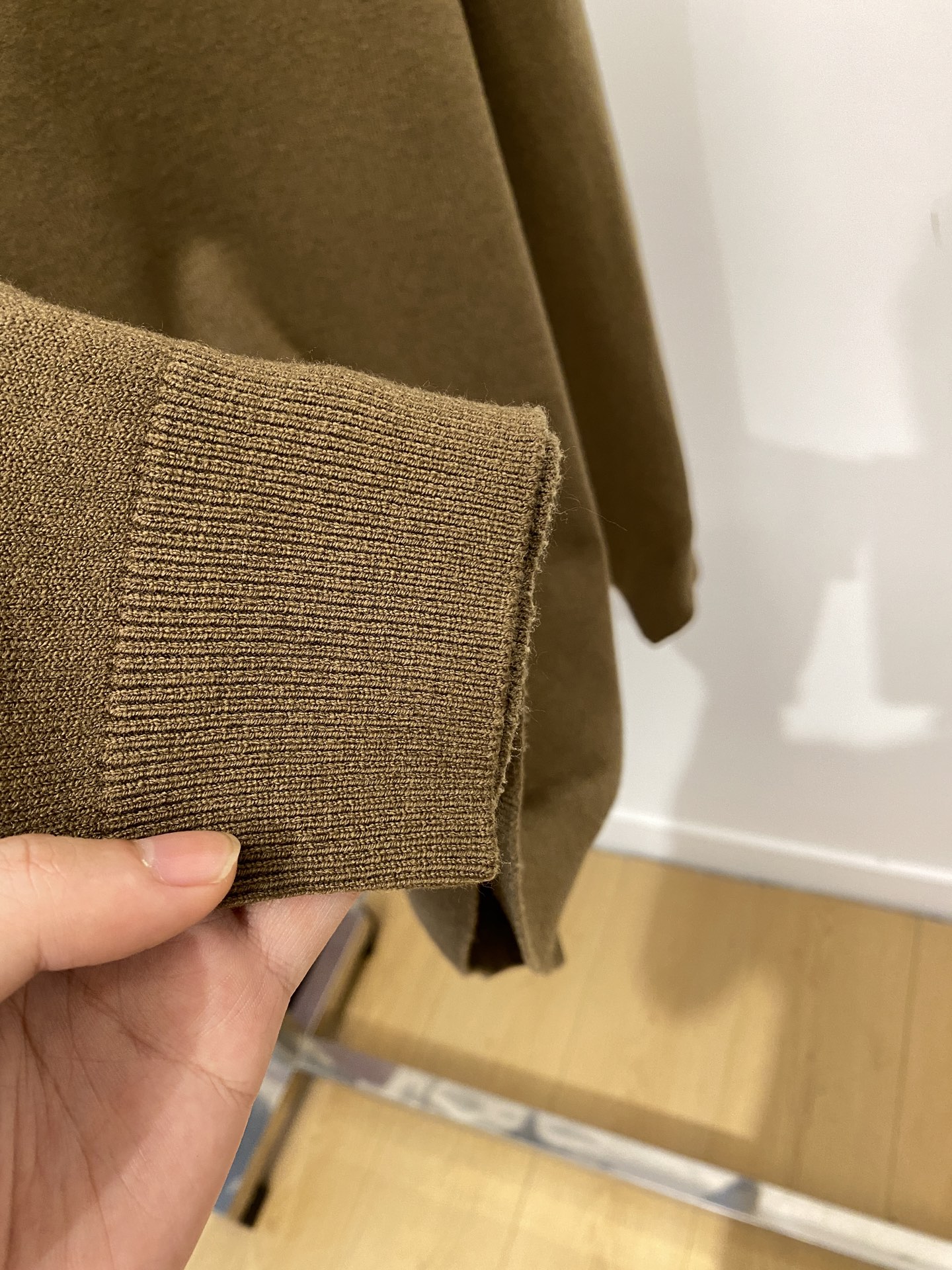 爱马仕、2025新品羊毛衣 具有手感细腻柔软，可直接与肌肤接触，让暖心的纱线变化出细腻的质感，顶级工艺极