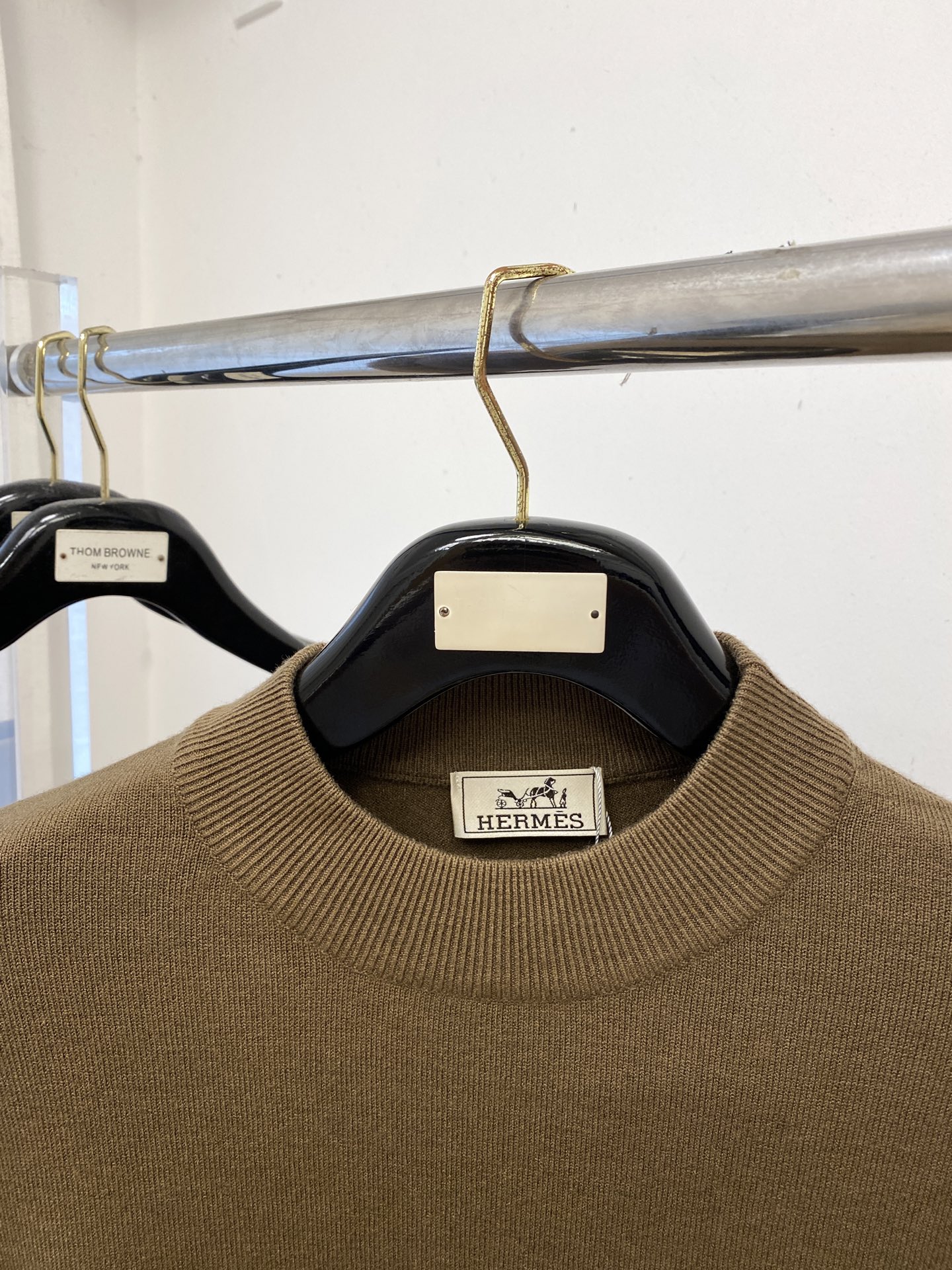 爱马仕、2025新品羊毛衣 具有手感细腻柔软，可直接与肌肤接触，让暖心的纱线变化出细腻的质感，顶级工艺极