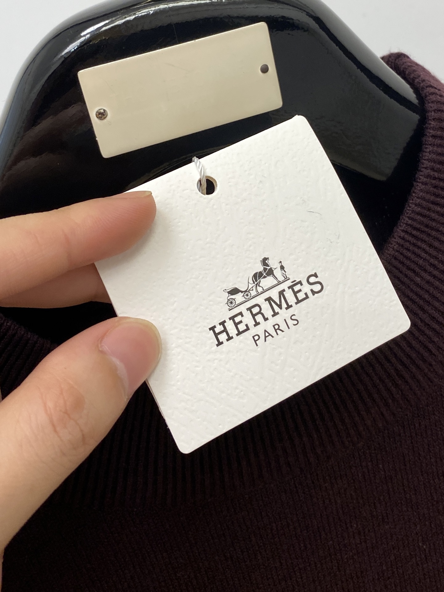 爱马仕、2025新品羊毛衣 具有手感细腻柔软，可直接与肌肤接触，让暖心的纱线变化出细腻的质感，顶级工艺极