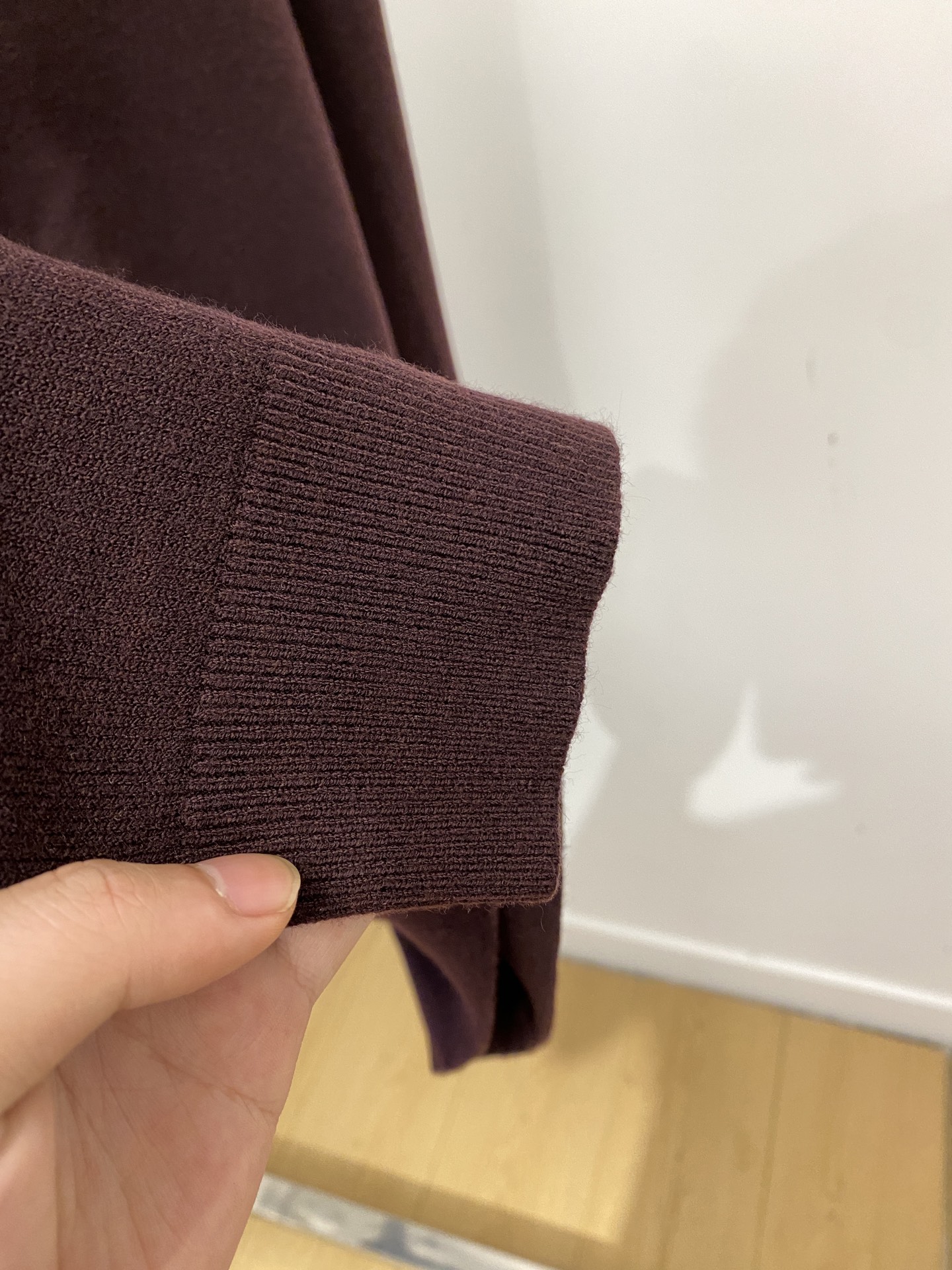 爱马仕、2025新品羊毛衣 具有手感细腻柔软，可直接与肌肤接触，让暖心的纱线变化出细腻的质感，顶级工艺极