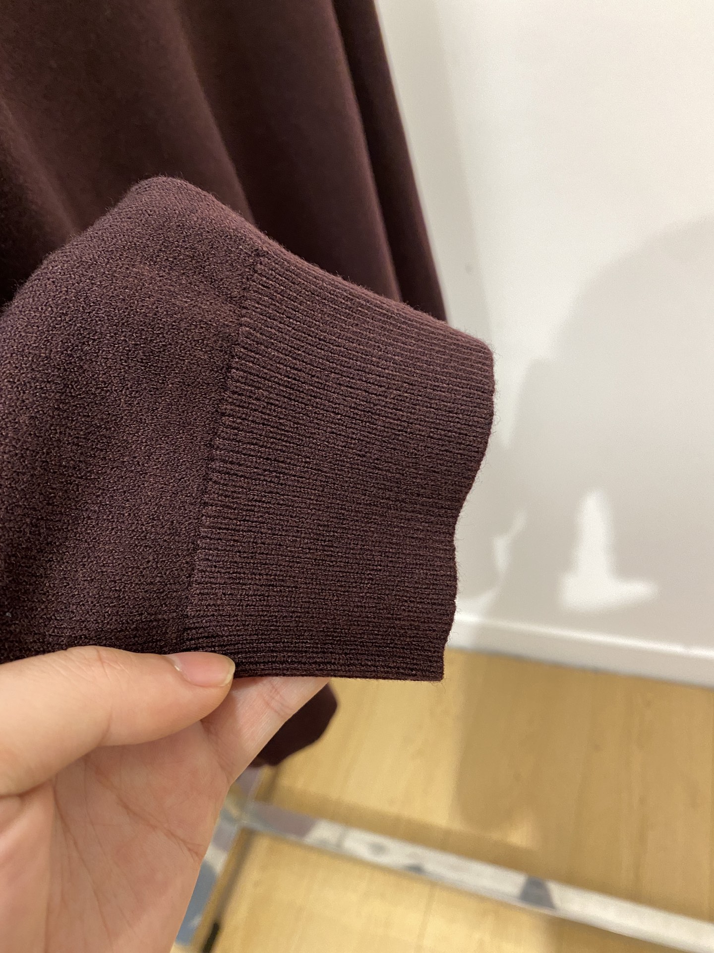 爱马仕、2025新品羊毛衣 具有手感细腻柔软，可直接与肌肤接触，让暖心的纱线变化出细腻的质感，顶级工艺极