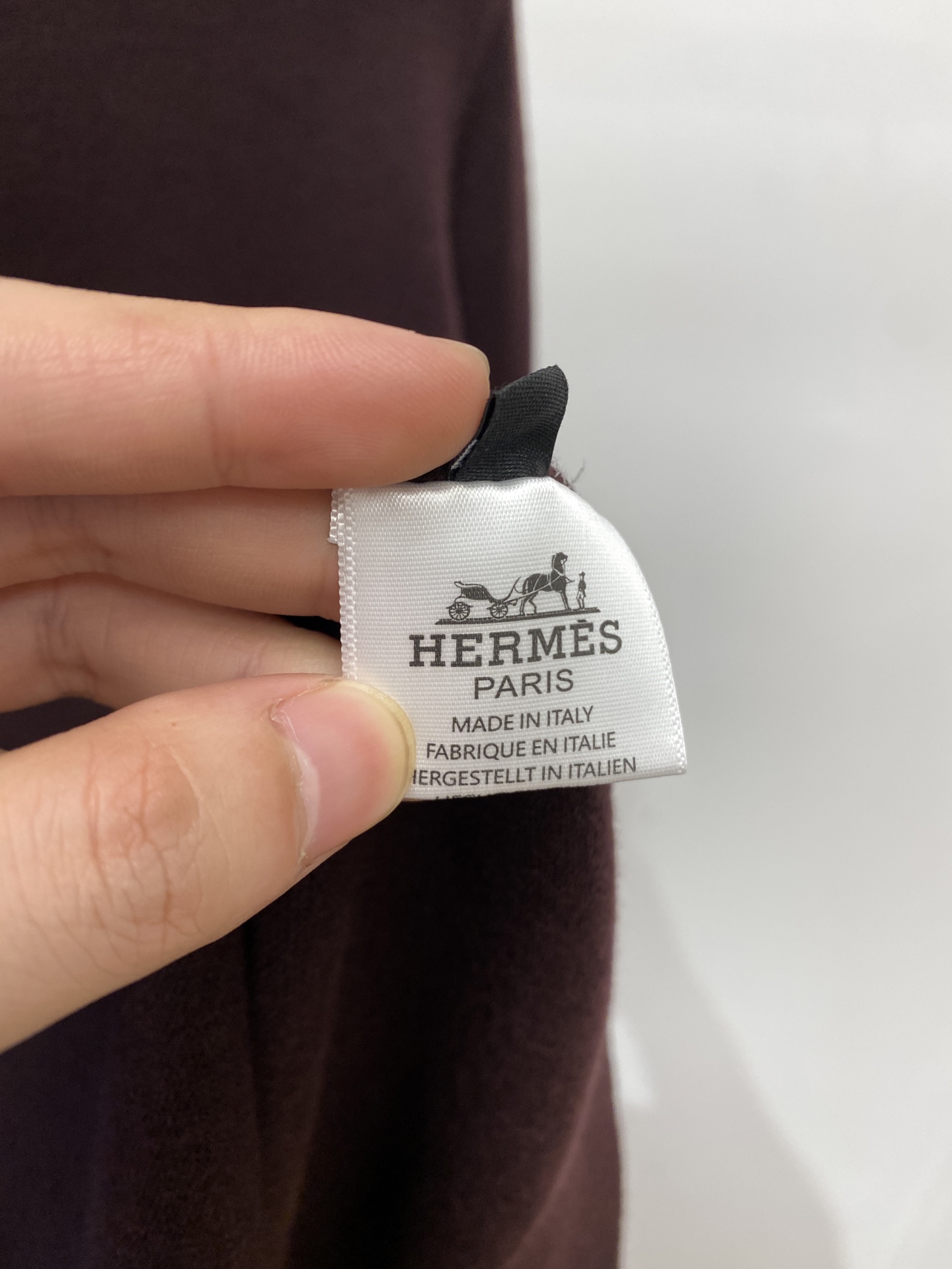 爱马仕、2025新品羊毛衣 具有手感细腻柔软，可直接与肌肤接触，让暖心的纱线变化出细腻的质感，顶级工艺极