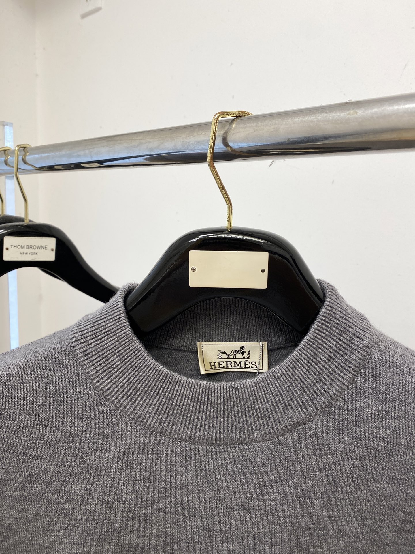 爱马仕、2025新品羊毛衣 具有手感细腻柔软，可直接与肌肤接触，让暖心的纱线变化出细腻的质感，顶级工艺极