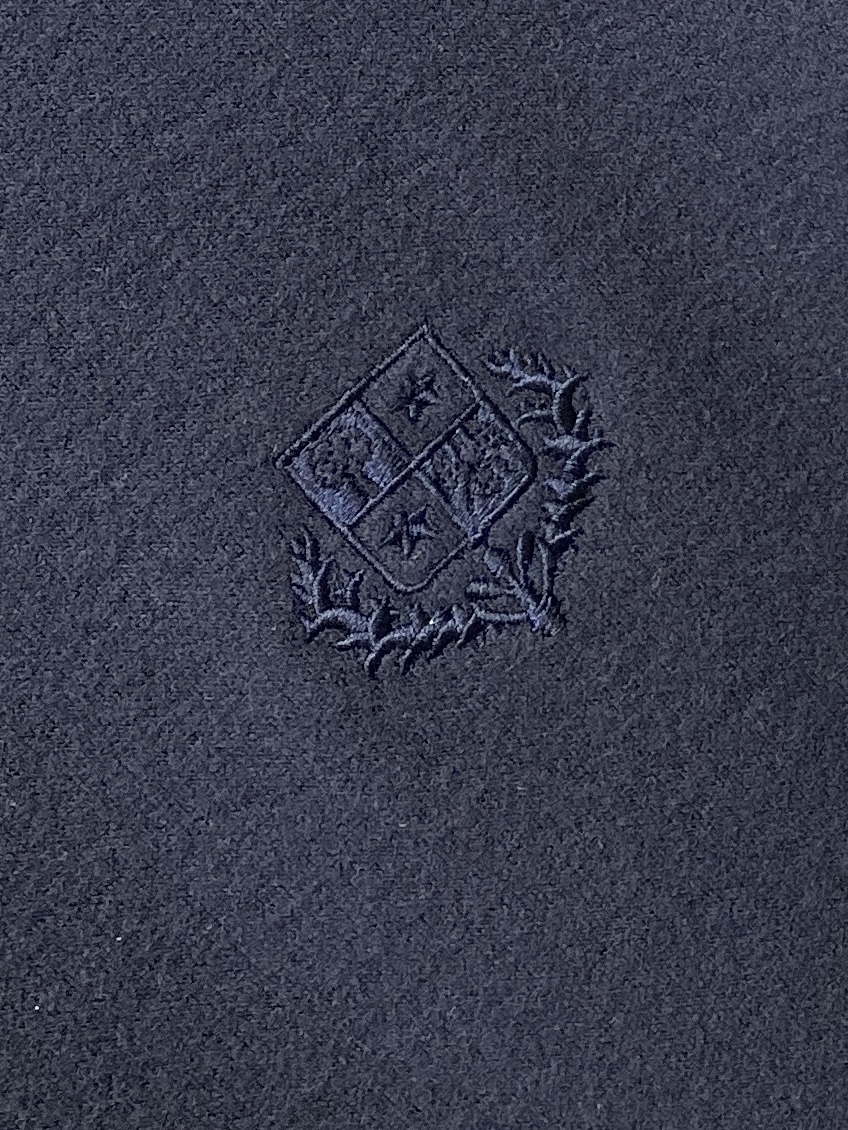 lP🆕、2025新品长袖，帅气时尚，胸前精致刺绣图案logo，简约百搭款。面料棉 不仅挺括，保持潮流的廓