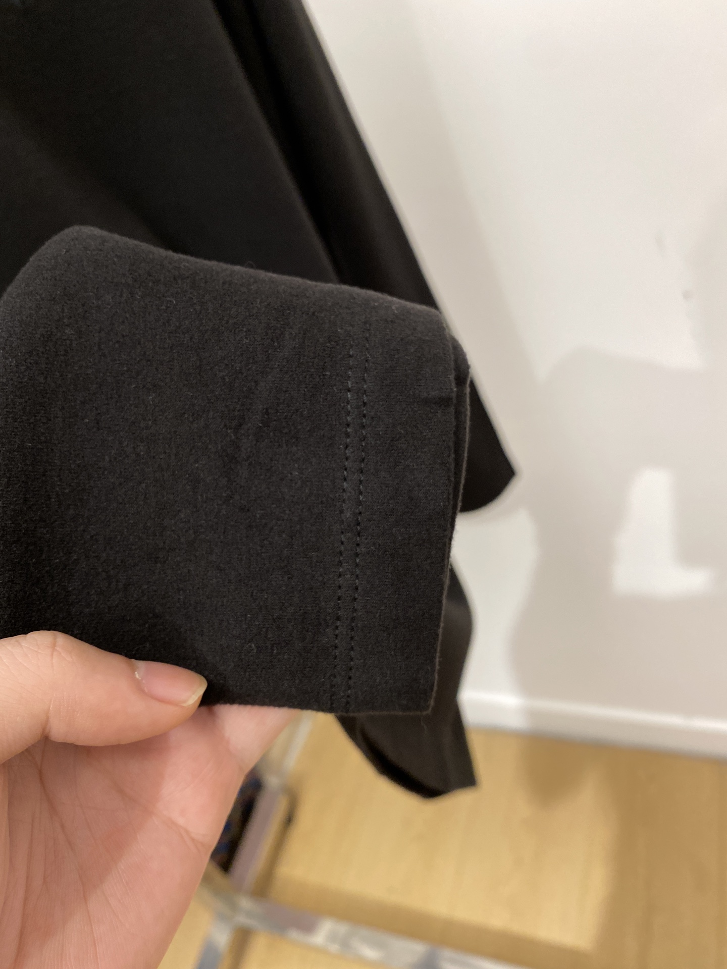 lP🆕、2025新品长袖，帅气时尚，胸前精致刺绣图案logo，简约百搭款。面料棉 不仅挺括，保持潮流的廓