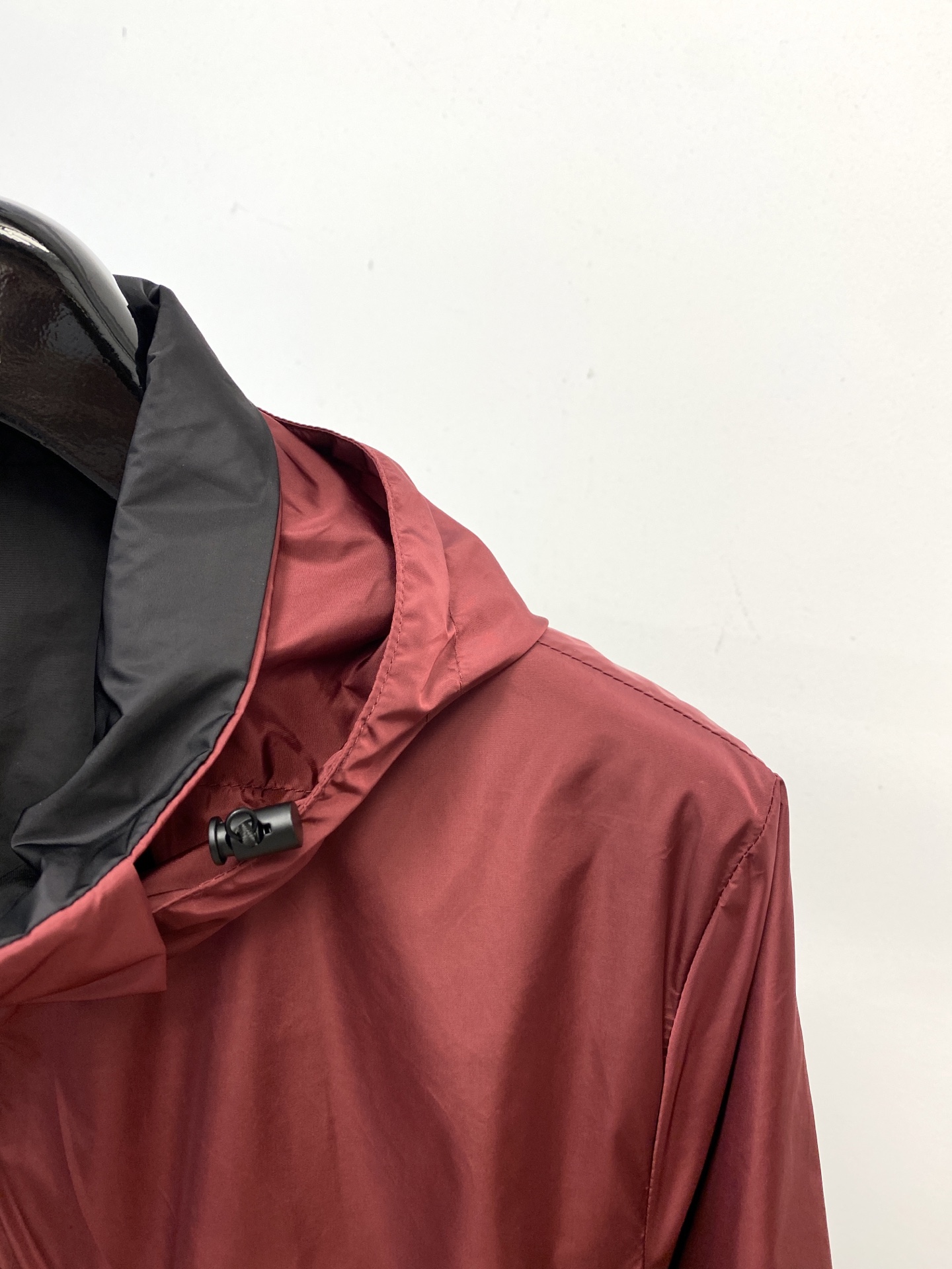 普拉达、2025新品双面穿夹克外套，时尚帅气，简约百搭款，胸前五金装饰三角标logo，定制原版面料，不仅