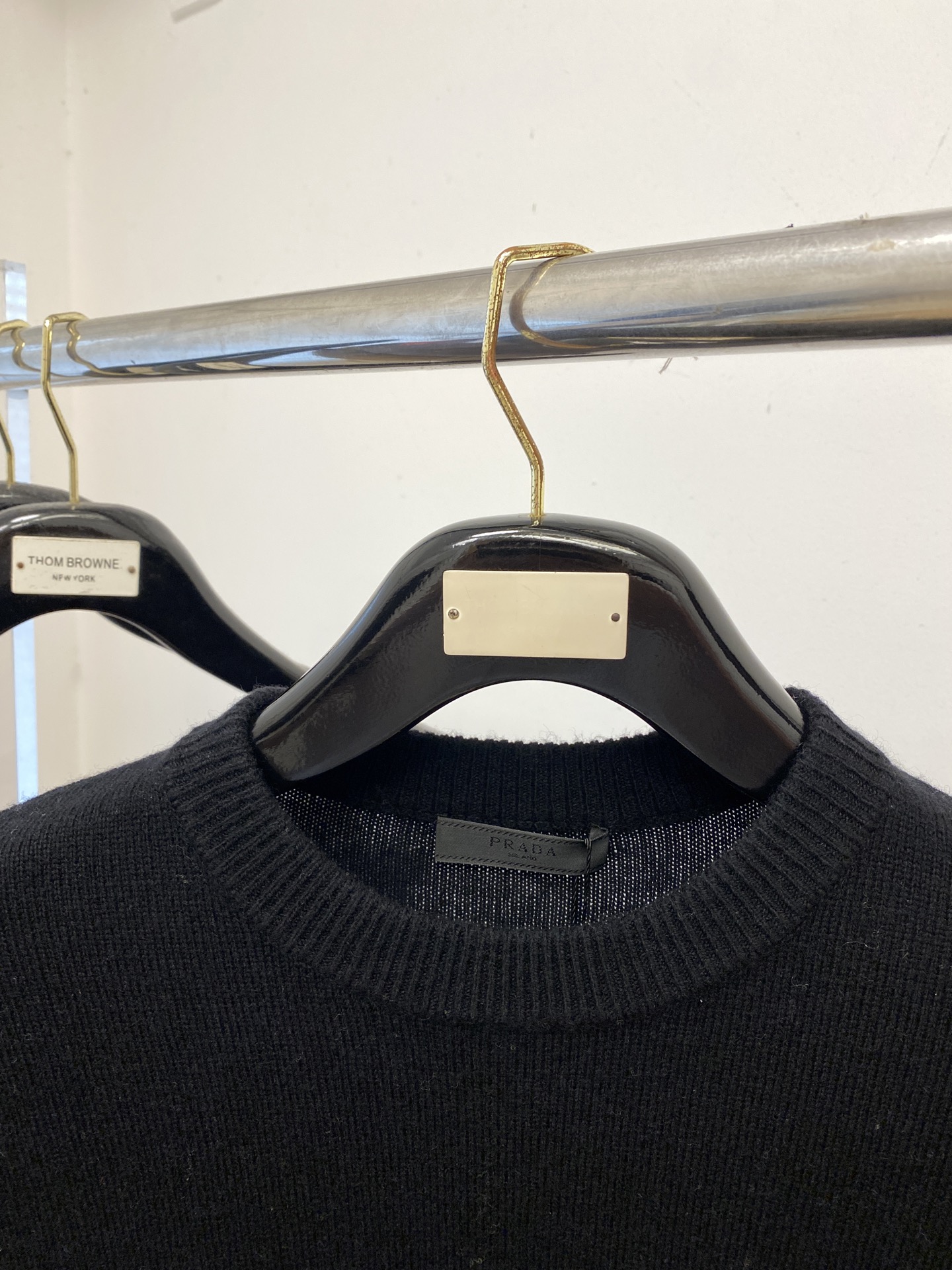 普拉达、2025新品羊毛衣 具有手感细腻柔软，可直接与肌肤接触，让暖心的纱线变化出细腻的质感，顶级工艺极