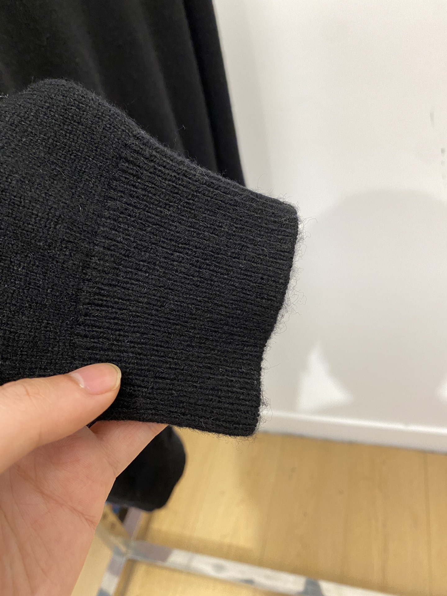 普拉达、2025新品羊毛衣 具有手感细腻柔软，可直接与肌肤接触，让暖心的纱线变化出细腻的质感，顶级工艺极