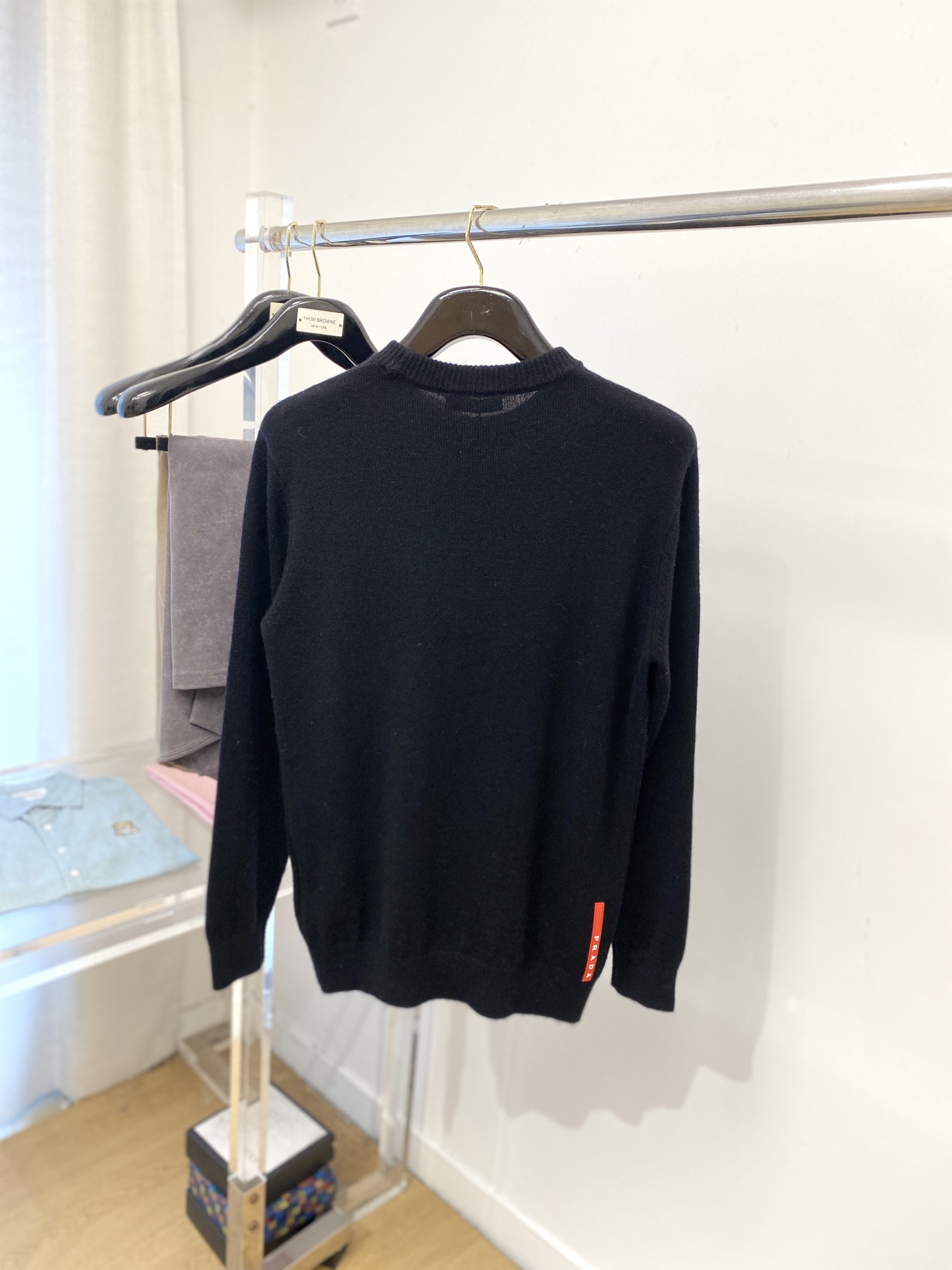 普拉达、2025新品羊毛衣 具有手感细腻柔软，可直接与肌肤接触，让暖心的纱线变化出细腻的质感，顶级工艺极