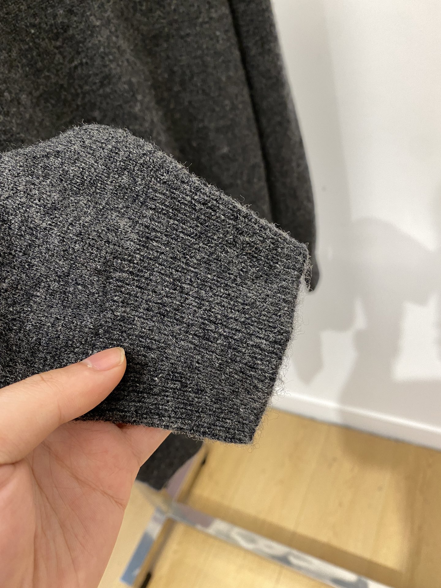 普拉达、2025新品羊毛衣 具有手感细腻柔软，可直接与肌肤接触，让暖心的纱线变化出细腻的质感，顶级工艺极