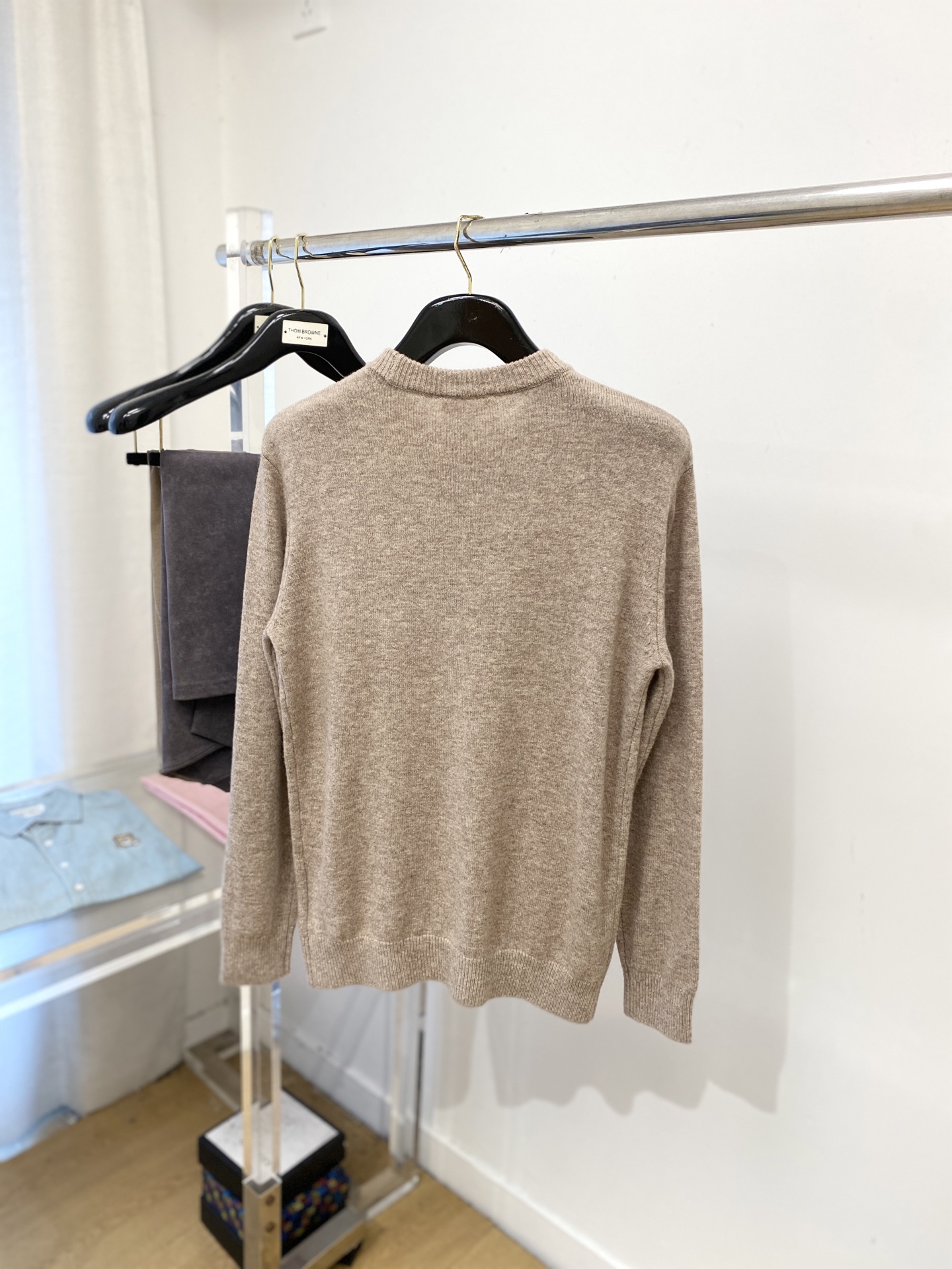 普拉达、2025新品羊毛衣 具有手感细腻柔软，可直接与肌肤接触，让暖心的纱线变化出细腻的质感，顶级工艺极