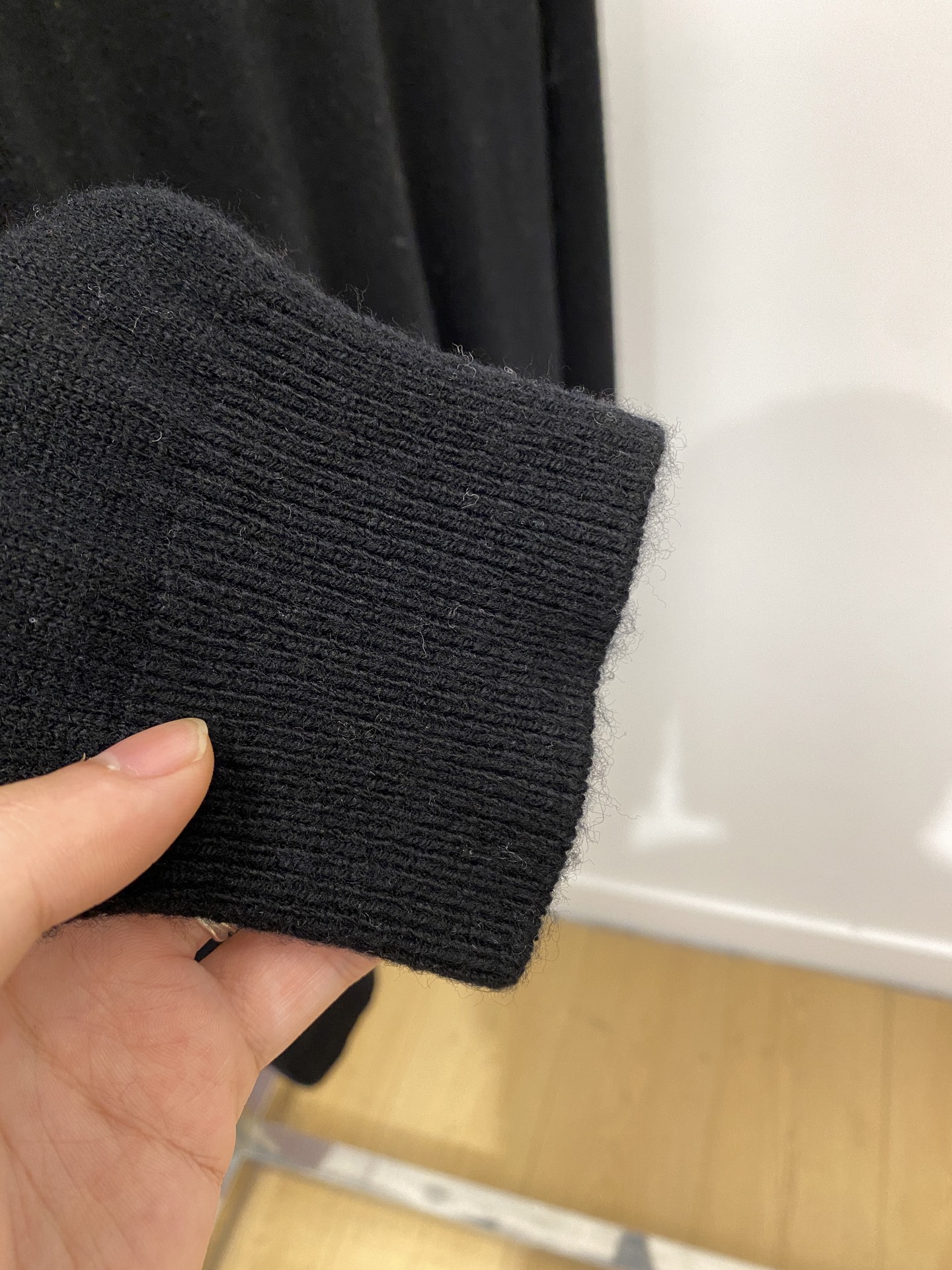 普拉达、2025新品羊毛衣 具有手感细腻柔软，可直接与肌肤接触，让暖心的纱线变化出细腻的质感，顶级工艺极