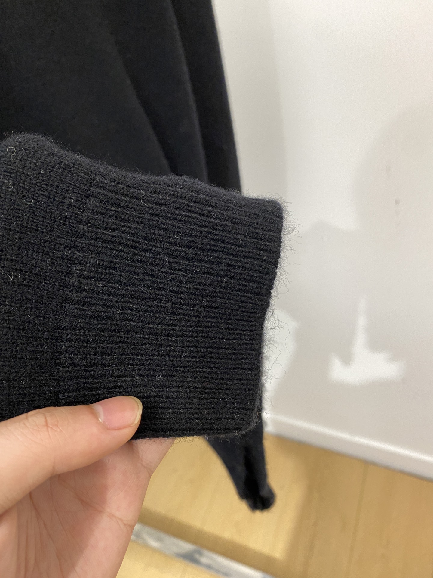 普拉达、2025新品羊毛衣 具有手感细腻柔软，可直接与肌肤接触，让暖心的纱线变化出细腻的质感，顶级工艺极