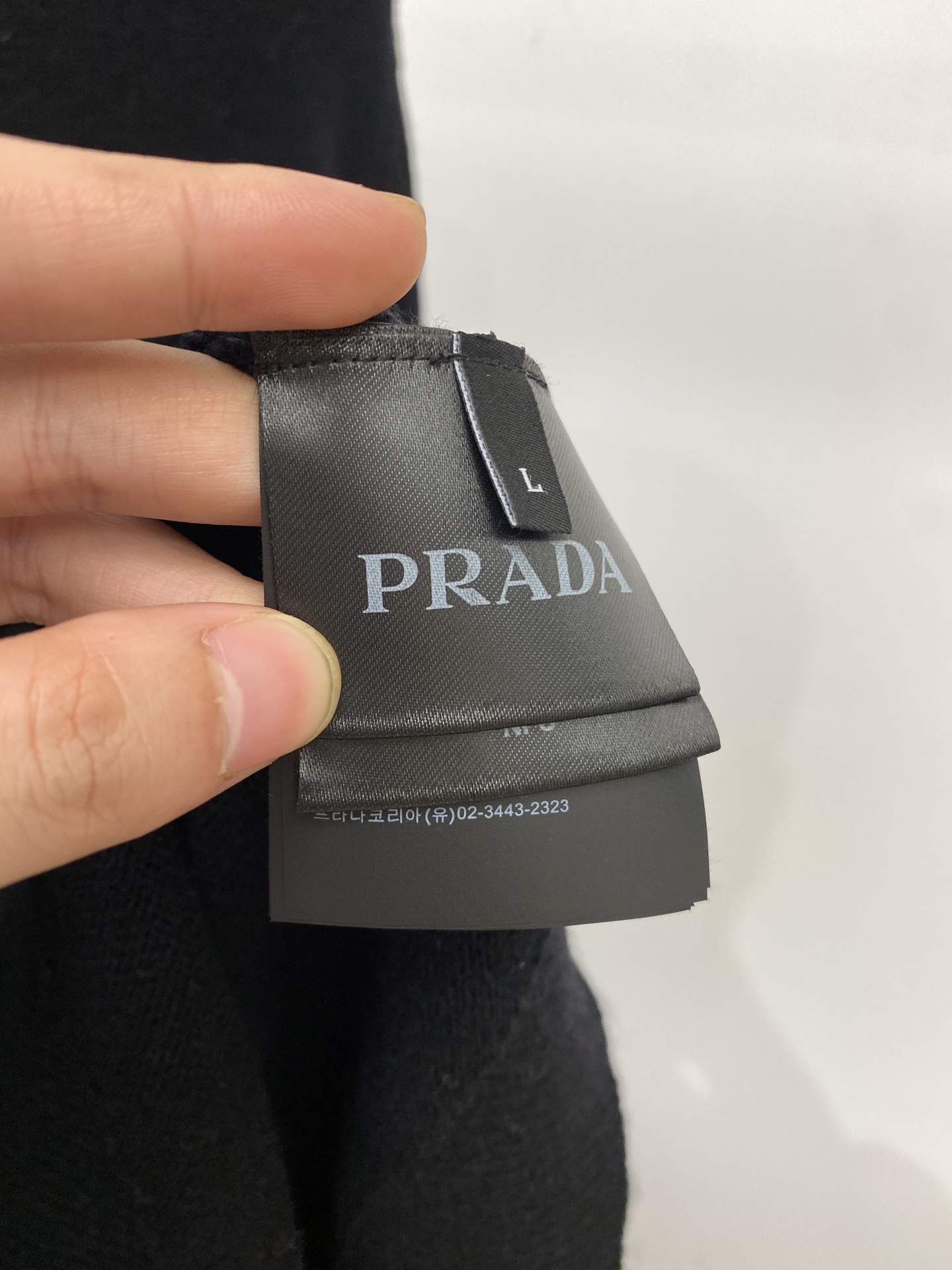 普拉达、2025新品羊毛衣 具有手感细腻柔软，可直接与肌肤接触，让暖心的纱线变化出细腻的质感，顶级工艺极