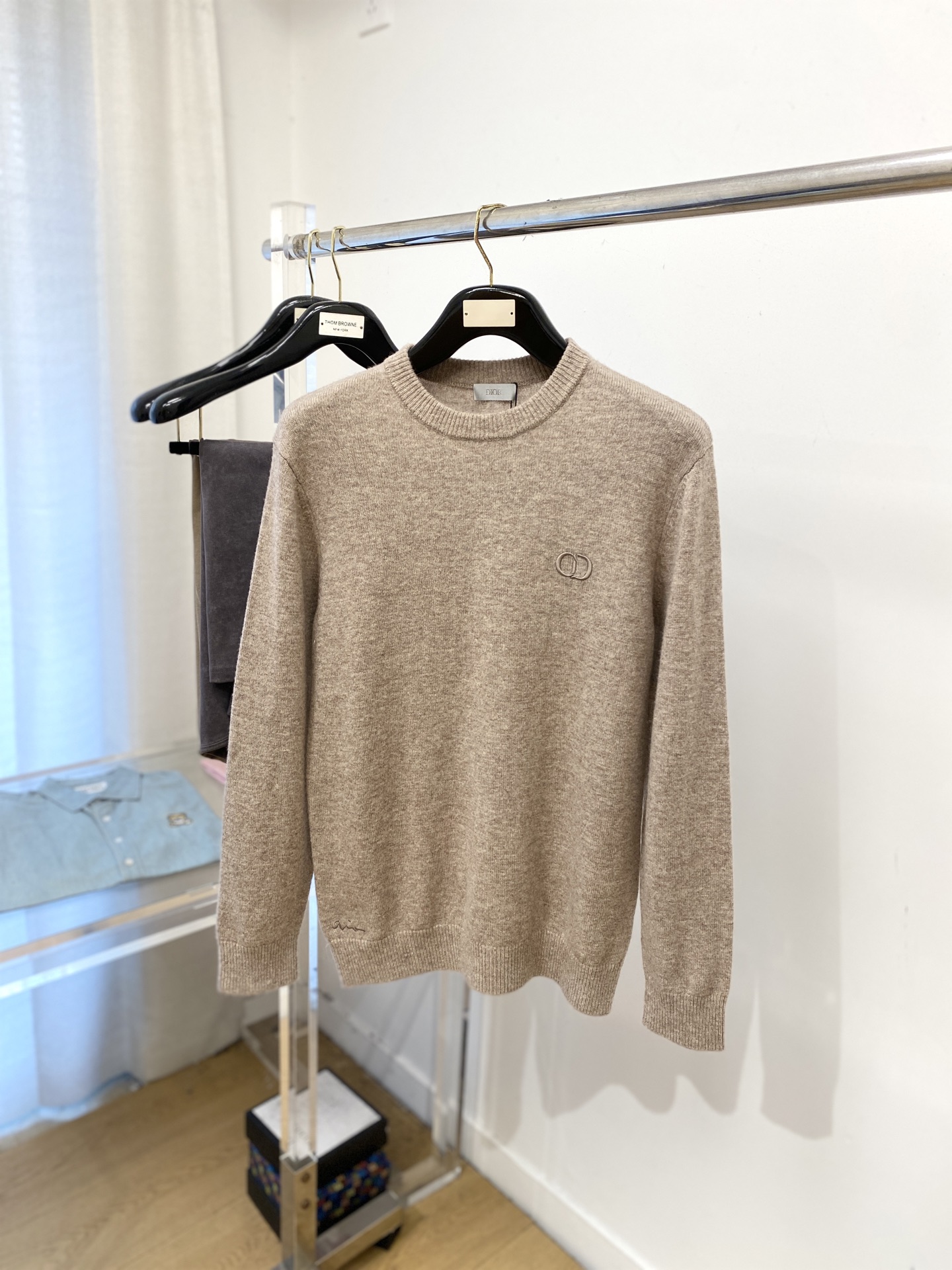 迪奥、2025新品羊毛衣 具有手感细腻柔软，可直接与肌肤接触，让暖心的纱线变化出细腻的质感，顶级工艺极具