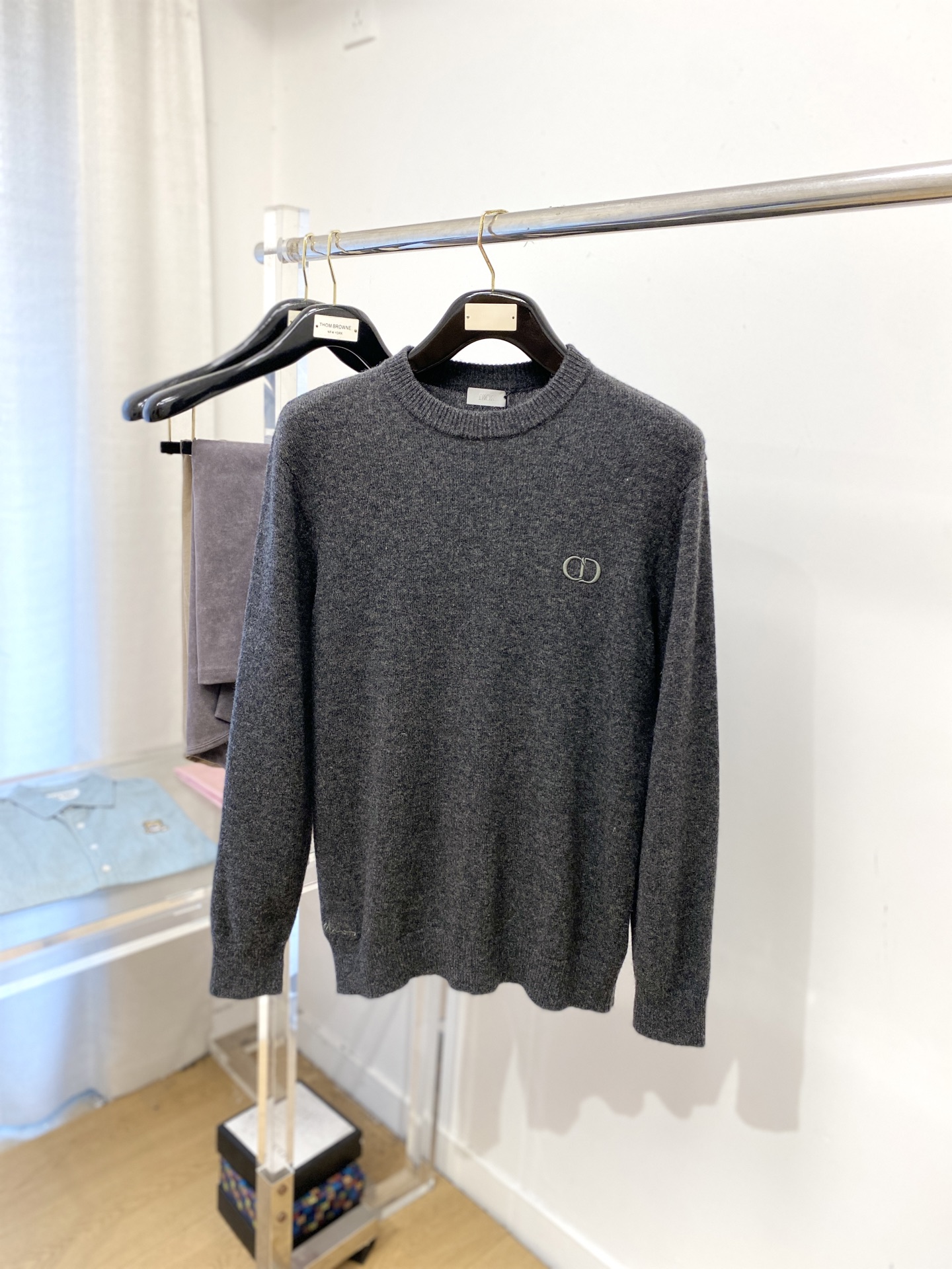 NO:540616,Dior, 2025 new sweater has a delicate and soft feel, which can directly contact the skin, allowing the heart-warming yarn to create a delicate texture. The top-level craftsmanship is unique and outstanding, the style is simple, generous and exquisite. The three-dimensional tailoring style design makes the whole sweater look youthful and energetic. Recommended autumn and winter outfits are essential. Size M-3XL, dior, sweaters, alexander wang19860909迪奥、2025新品羊毛衣 具有手感细腻柔软,可直接与肌肤接触,让暖心的纱线变化出细腻的质感,顶级工艺极具特色出彩,款式简约大方精美 立体剪裁的版型设计,让整款毛衣上身尽显青春活力和朝气,推荐款秋冬季穿搭必备.尺码M-3XL,,dior,sweaters,alexander wang,Men's clothing