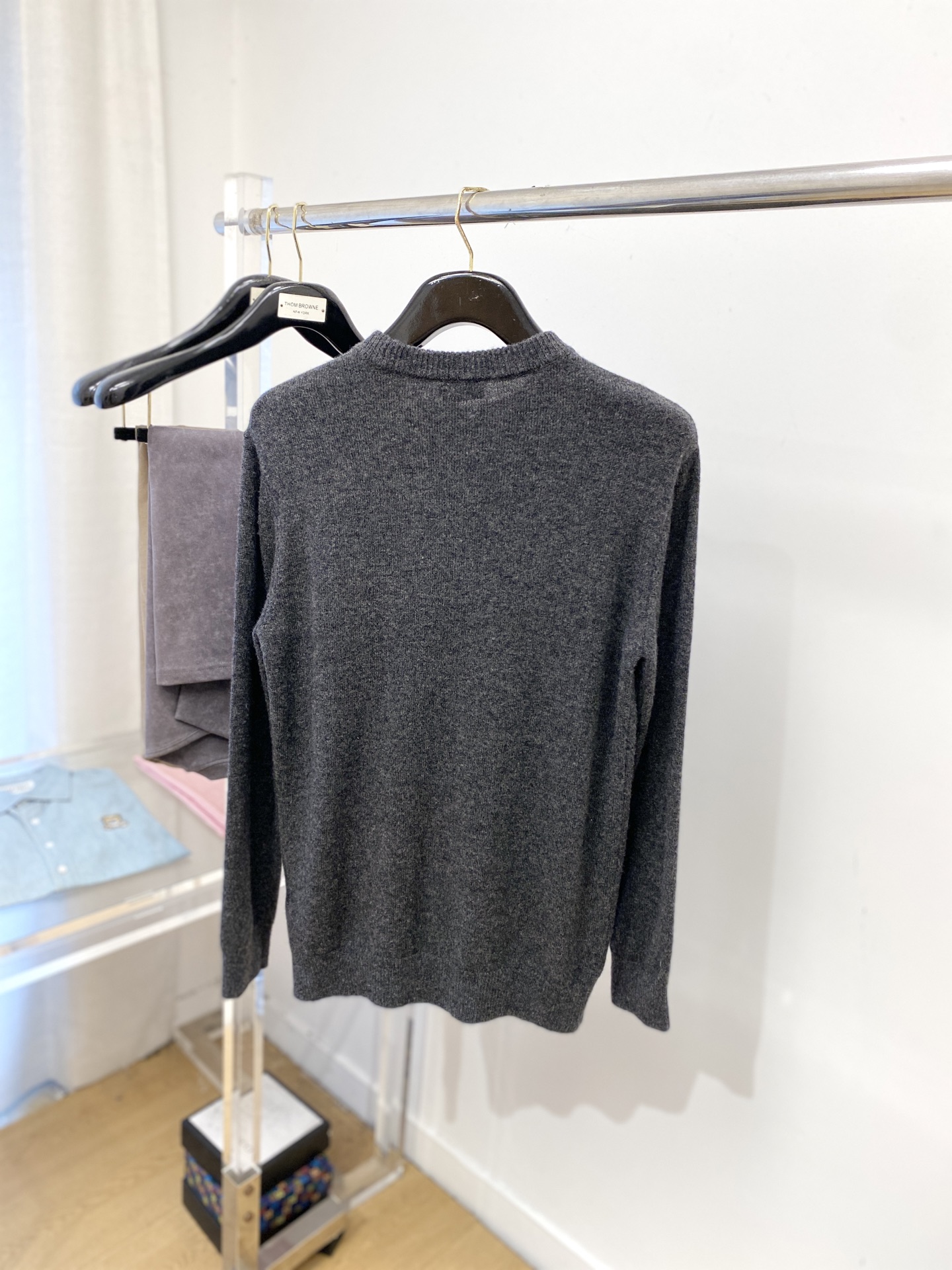 迪奥、2025新品羊毛衣 具有手感细腻柔软，可直接与肌肤接触，让暖心的纱线变化出细腻的质感，顶级工艺极具