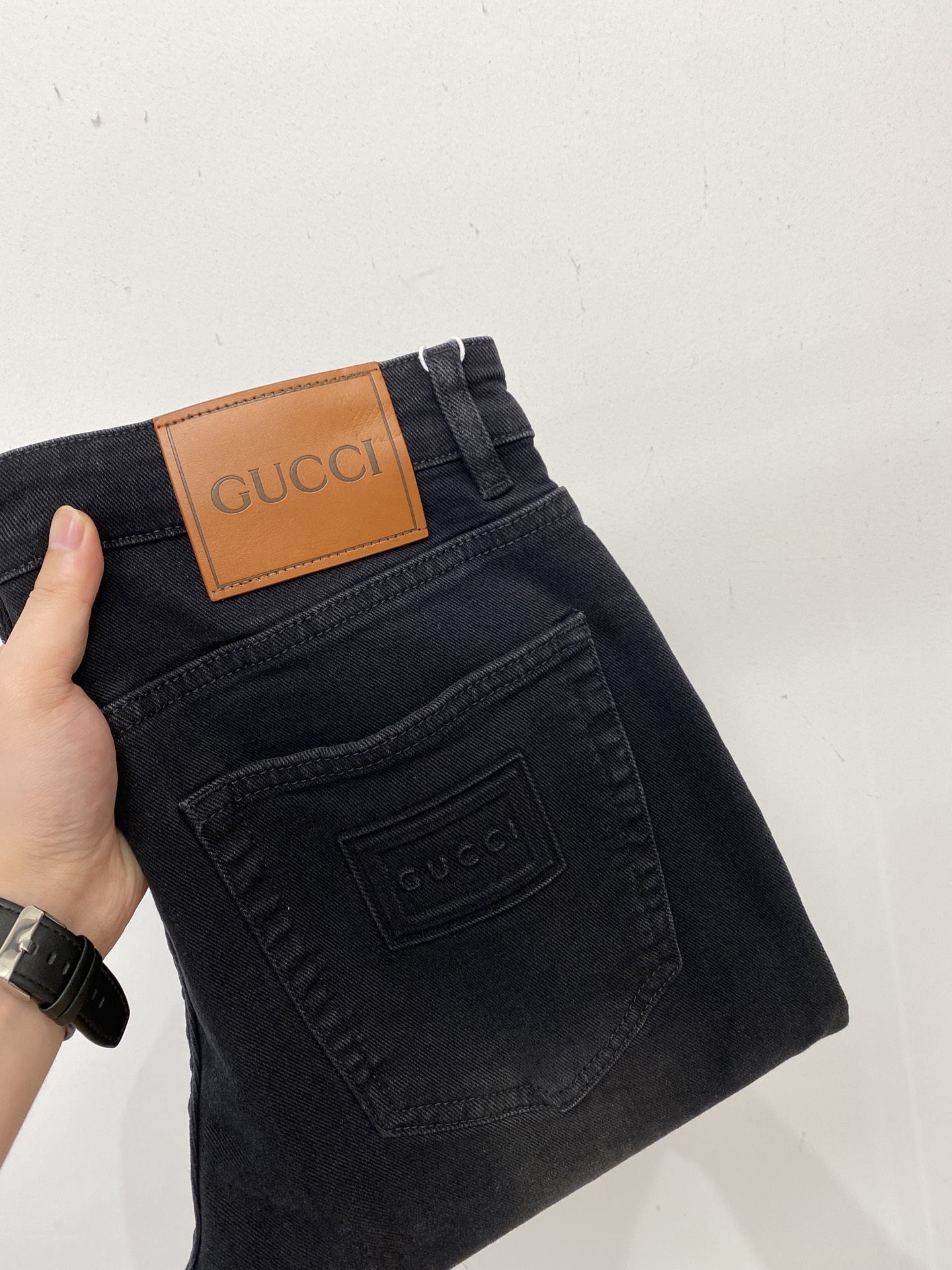 NO:540626,Guqi, 2025 latest products, special counters are available at the same time, original singles, washable casual jeans, imported original washable elastic fabric, comfortable and elastic, original hardware and auxiliary decorative logo, super positive style, extremely high grade, counter quality, fashionable and stylish upper body, 29-38, jeans, alexander wang19860909古奇、 2025最新品,专柜同步有售,原单狠货,水洗休闲牛仔裤,进口原版水洗弹力面料,舒适有弹性,原版五金辅料装饰logo,版型超正,档次极高,专柜品质,上身时尚有型,码数29-38,,jeans,alexander wang,Men's clothing