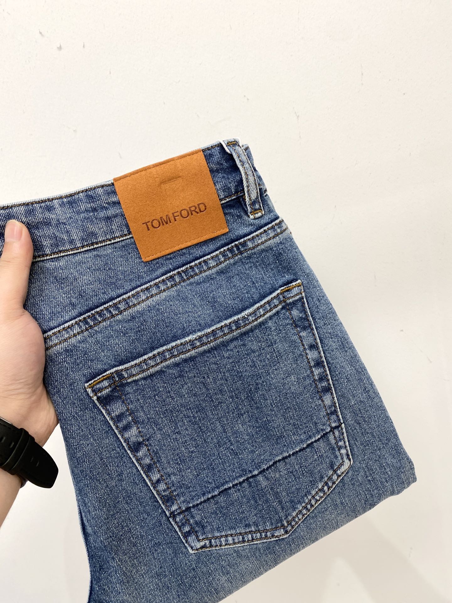 NO:540630,TF, 2025 latest products, special counters are available at the same time, original single-purpose goods, water-washed casual jeans, imported original washing elastic fabric, comfortable and elastic, original hardware and auxiliary decorative logo, super positive style, extremely high grade, counter quality, fashionable and stylish upper body, 29-38,,tom ford, jeans, alexander wang19860909TF、 2025最新品,专柜同步有售,原单狠货,水洗休闲牛仔裤,进口原版水洗弹力面料,舒适有弹性,原版五金辅料装饰logo,版型超正,档次极高,专柜品质,上身时尚有型,码数29-38,,tom ford,jeans,alexander wang,Men's clothing