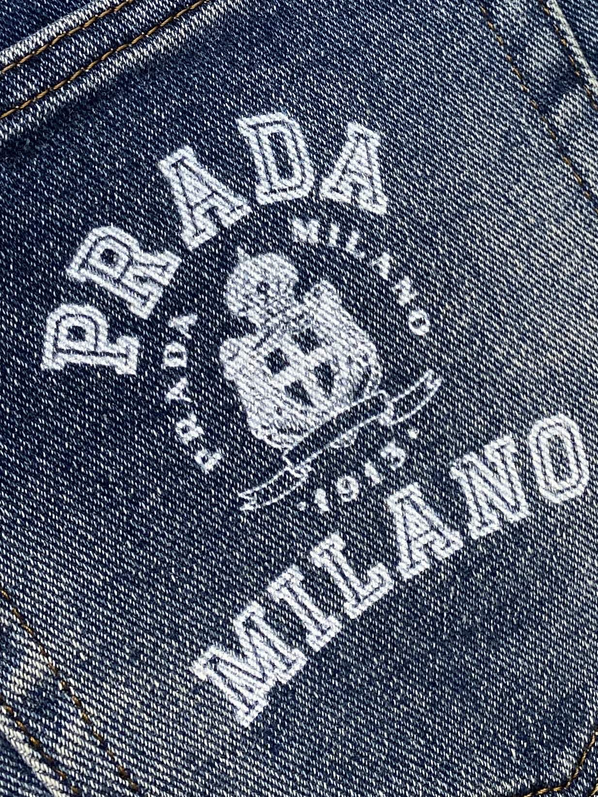 普拉达、 2025最新品，专柜同步有售，原单狠货，水洗休闲牛仔裤，进口原版水洗弹力面料，舒适有弹性，原版