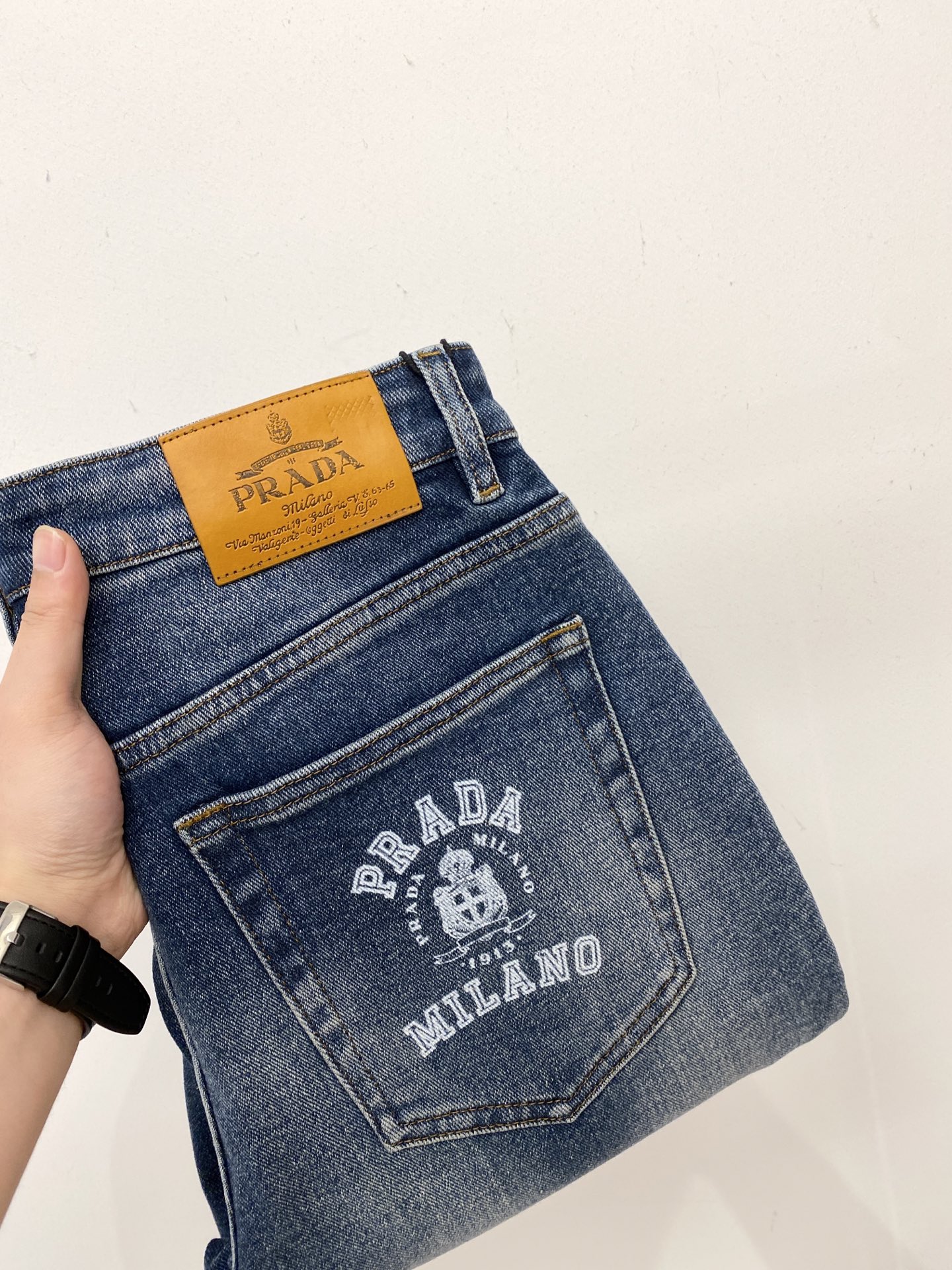 NO:540636,Prada, 2025 latest products, special counters are available at the same time, original singles, washable casual jeans, imported original washable elastic fabric, comfortable and elastic, original hardware and auxiliary decorative logo, super positive style, extremely high grade, counter quality, fashionable and stylish upper body, 29-38, prada, jeans, alexander wang19860909普拉达、 2025最新品,专柜同步有售,原单狠货,水洗休闲牛仔裤,进口原版水洗弹力面料,舒适有弹性,原版五金辅料装饰logo,版型超正,档次极高,专柜品质,上身时尚有型,码数29-38,,prada,jeans,alexander wang,Men's clothing