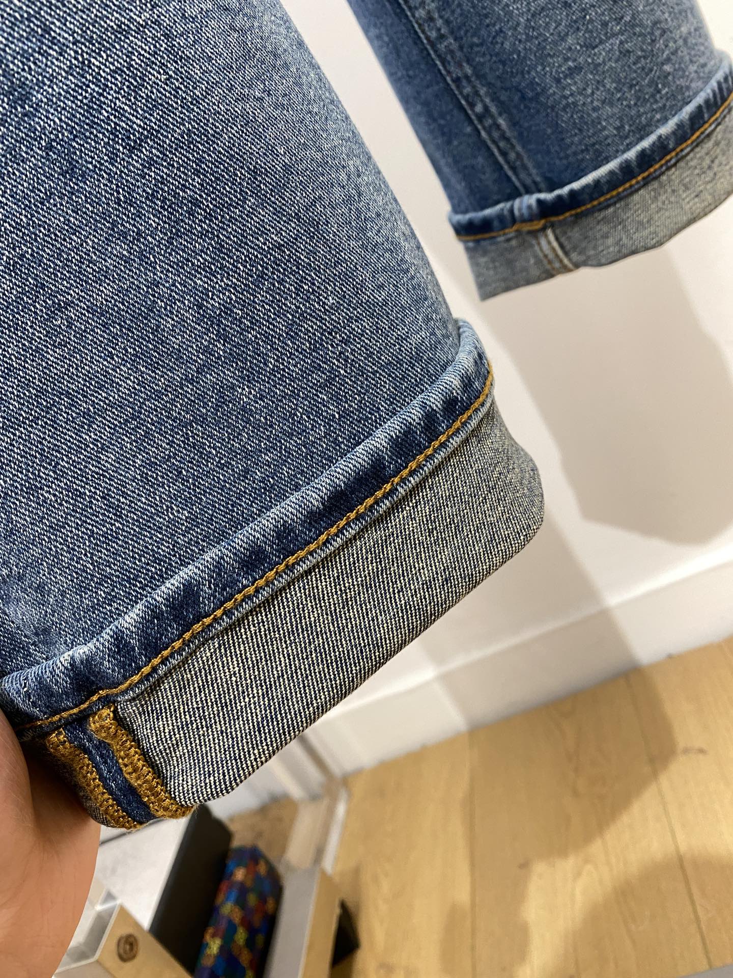 普拉达、 2025最新品，专柜同步有售，原单狠货，水洗休闲牛仔裤，进口原版水洗弹力面料，舒适有弹性，原版