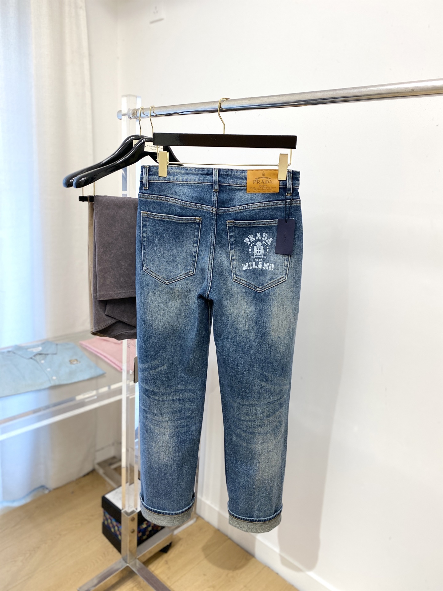 普拉达、 2025最新品，专柜同步有售，原单狠货，水洗休闲牛仔裤，进口原版水洗弹力面料，舒适有弹性，原版