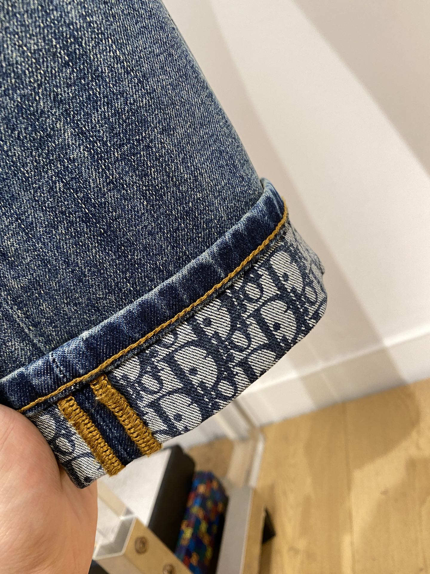 迪奥、 2025最新品，专柜同步有售，原单狠货，水洗休闲牛仔裤，进口原版水洗弹力面料，舒适有弹性，原版五