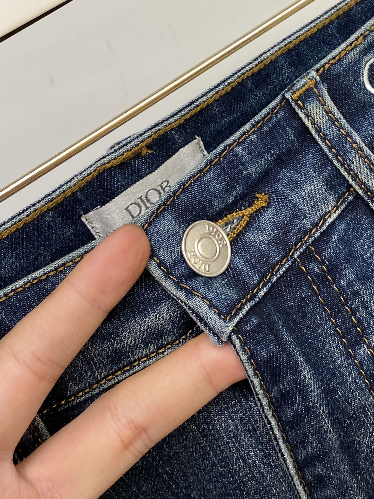迪奥、 2025最新品，专柜同步有售，原单狠货，水洗休闲牛仔裤，进口原版水洗弹力面料，舒适有弹性，原版五