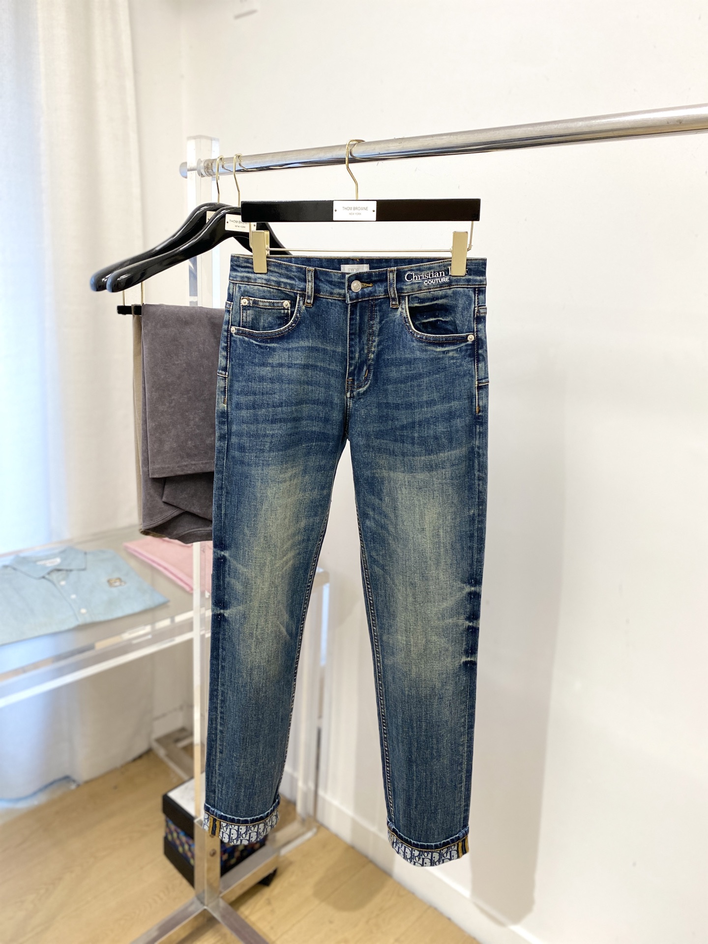 迪奥、 2025最新品，专柜同步有售，原单狠货，水洗休闲牛仔裤，进口原版水洗弹力面料，舒适有弹性，原版五