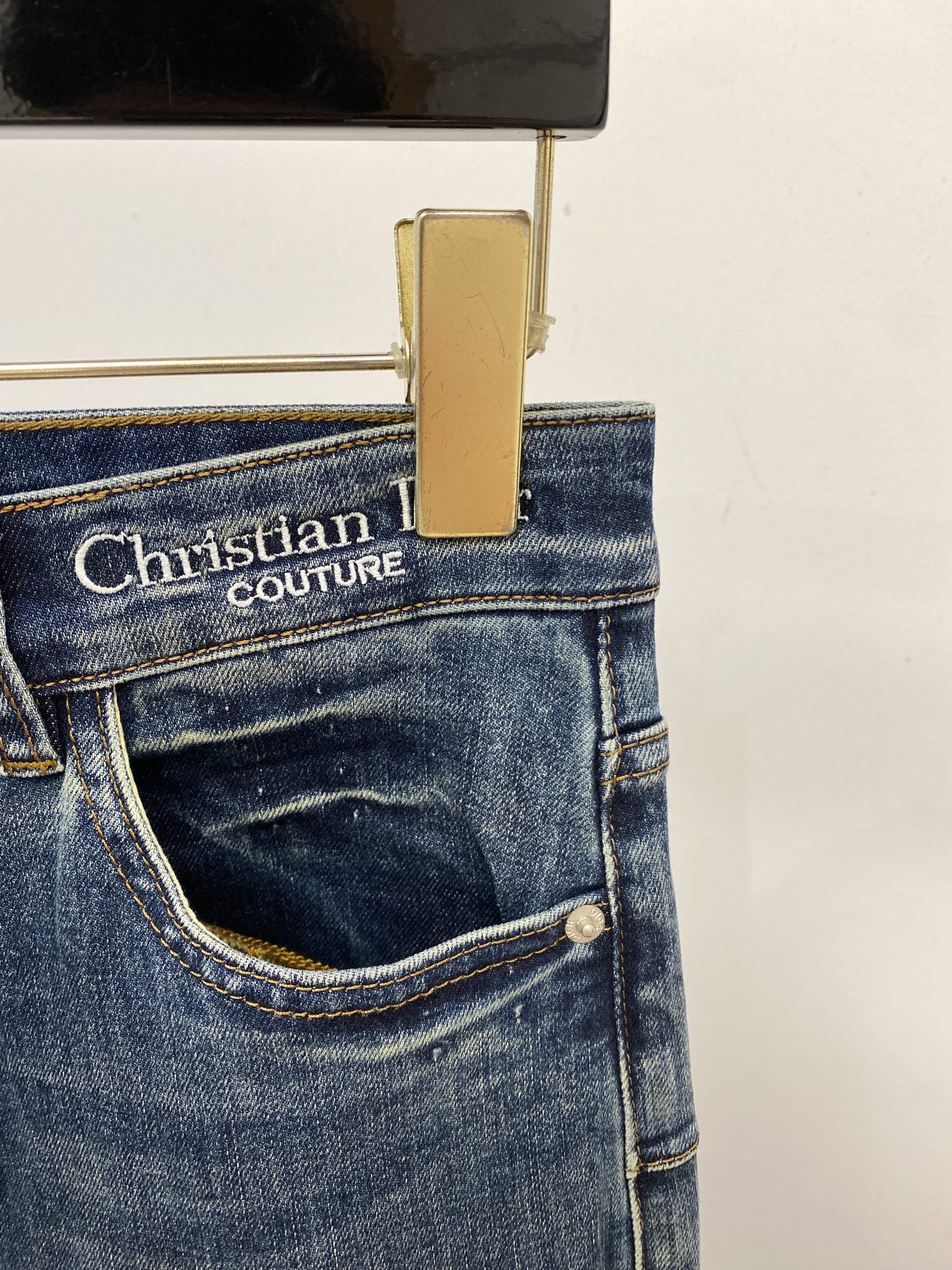 迪奥、 2025最新品，专柜同步有售，原单狠货，水洗休闲牛仔裤，进口原版水洗弹力面料，舒适有弹性，原版五