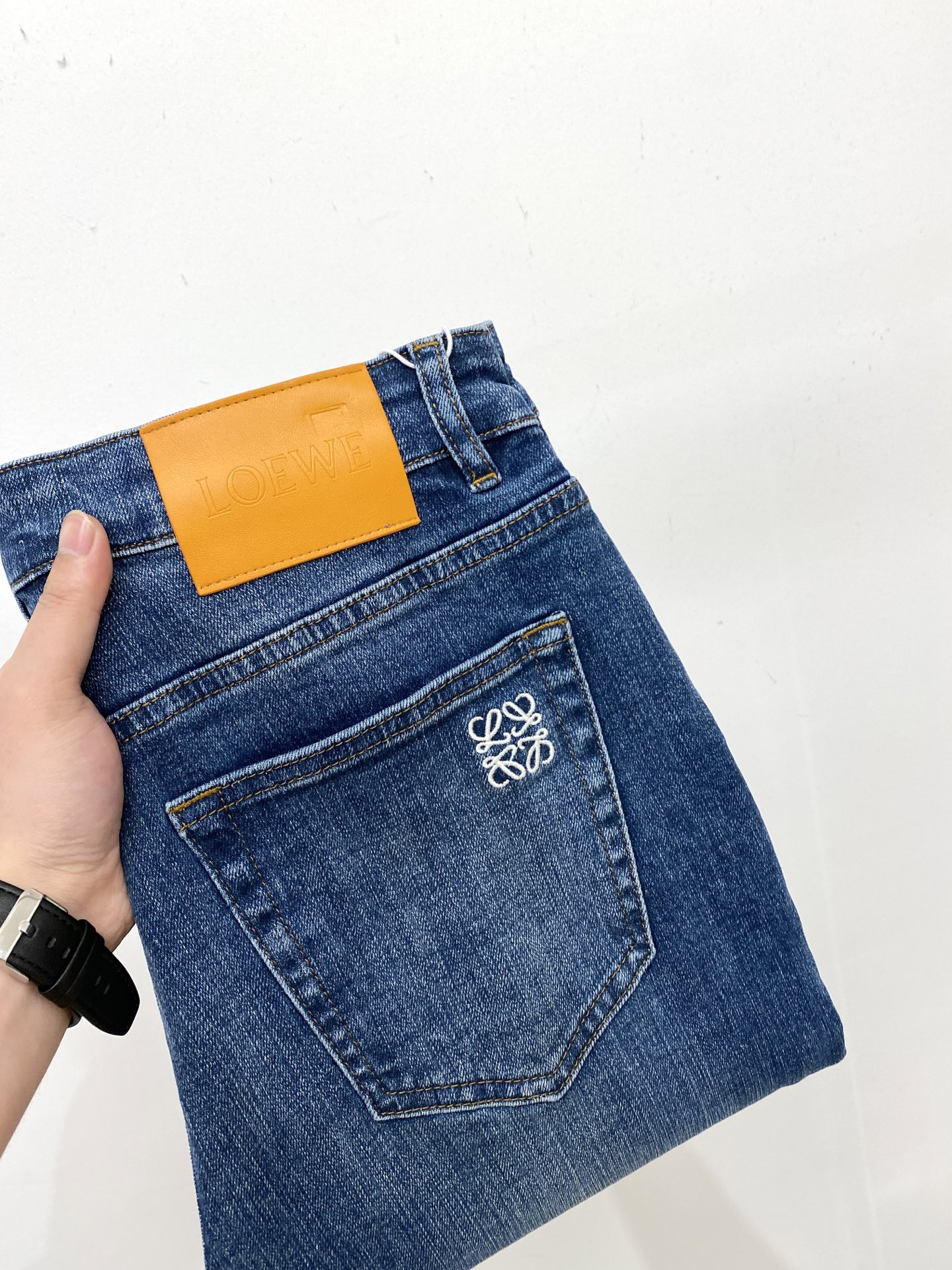 NO:540624,Luo Yiwei, 2025 latest products, special counters are available at the same time, original singles, washable casual jeans, imported original washable elastic fabric, comfortable and elastic, original hardware and auxiliary decorative logo, super positive style, extremely high grade, counter quality, fashionable and stylish upper body, 29-38,,loewe, jeans, alexander wang19860909罗意威、 2025最新品,专柜同步有售,原单狠货,水洗休闲牛仔裤,进口原版水洗弹力面料,舒适有弹性,原版五金辅料装饰logo,版型超正,档次极高,专柜品质,上身时尚有型,码数29-38,,loewe,jeans,alexander wang,Men's clothing