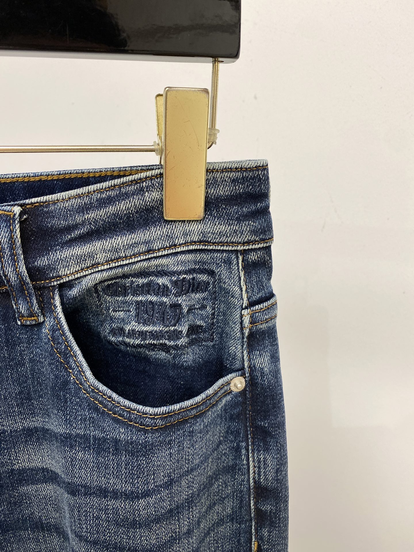 迪奥、 2025最新品，专柜同步有售，原单狠货，水洗休闲牛仔裤，进口原版水洗弹力面料，舒适有弹性，原版五