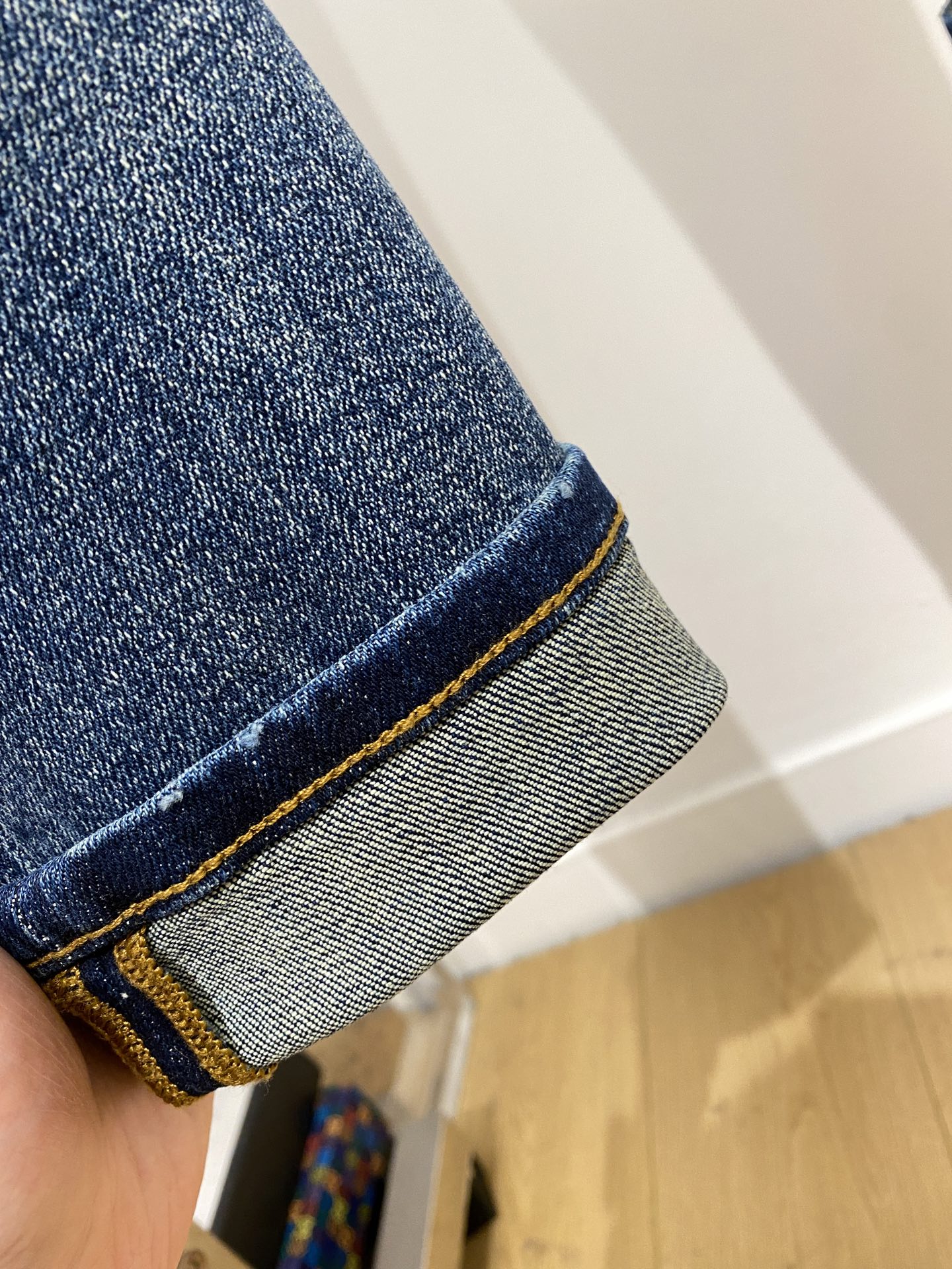 迪奥、 2025最新品，专柜同步有售，原单狠货，水洗休闲牛仔裤，进口原版水洗弹力面料，舒适有弹性，原版五