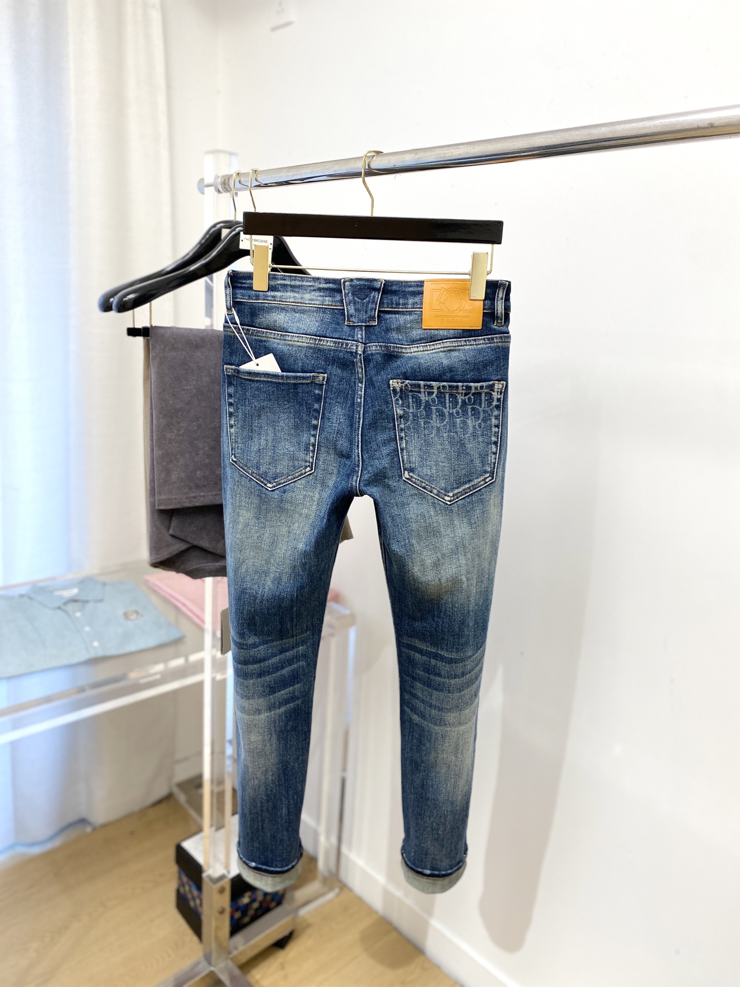 迪奥、 2025最新品，专柜同步有售，原单狠货，水洗休闲牛仔裤，进口原版水洗弹力面料，舒适有弹性，原版五