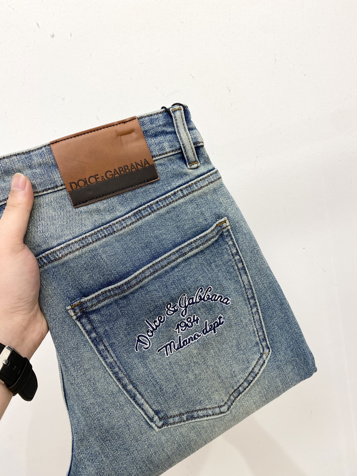 NO:540621,DG, 2025 latest products, special counters are available at the same time, original single-purpose goods, water-washed casual jeans, imported original washing elastic fabric, comfortable and elastic, original hardware and auxiliary decorative logo, super positive style, extremely high grade, counter quality, fashionable and stylish upper body, 29-38, jeans, alexander wang19860909DG、 2025最新品,专柜同步有售,原单狠货,水洗休闲牛仔裤,进口原版水洗弹力面料,舒适有弹性,原版五金辅料装饰logo,版型超正,档次极高,专柜品质,上身时尚有型,码数29-38,,jeans,alexander wang,Men's clothing