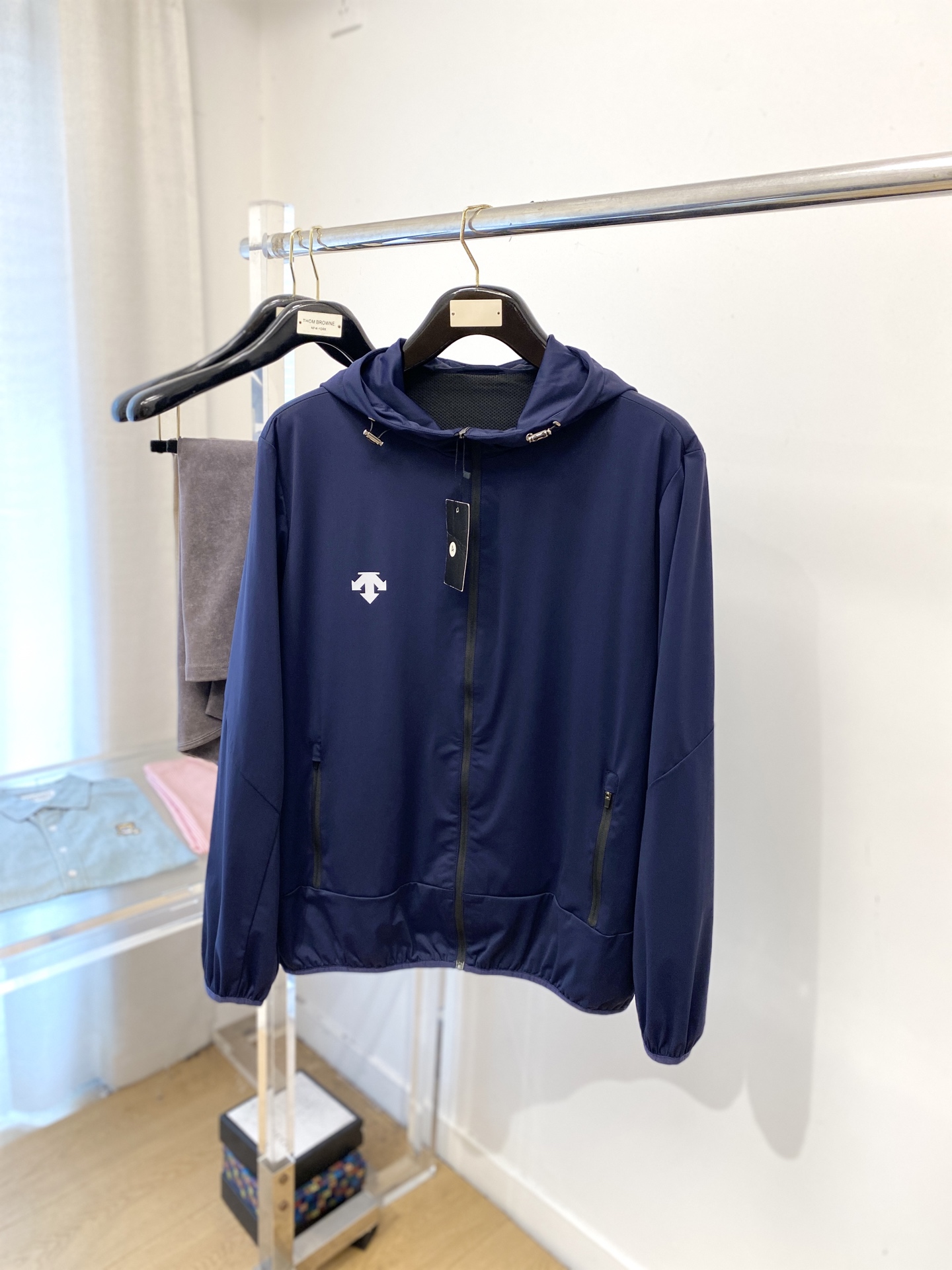 NO:546677,DESCENTE, 2025 new jacket jacket, fashionable and handsome, simple and versatile, priced printed pattern logo on the chest, customized original fabric, not only crisp, maintains the trendy silhouette, and is comfortable to wear, the yarn weaving is more delicate, the number M-3XL,, jackets & coats, jackets & coats, alexander wang19860909DESCENTE迪桑特、2025新品夹克外套,时尚帅气,简约百搭款,胸前定价印花图案logo,定制原版面料,不仅挺括,保持潮流的廓形,又穿着舒适,纱织更细腻,码数M-3XL,,jackets & coats,jackets & coats,alexander wang,Men's clothing