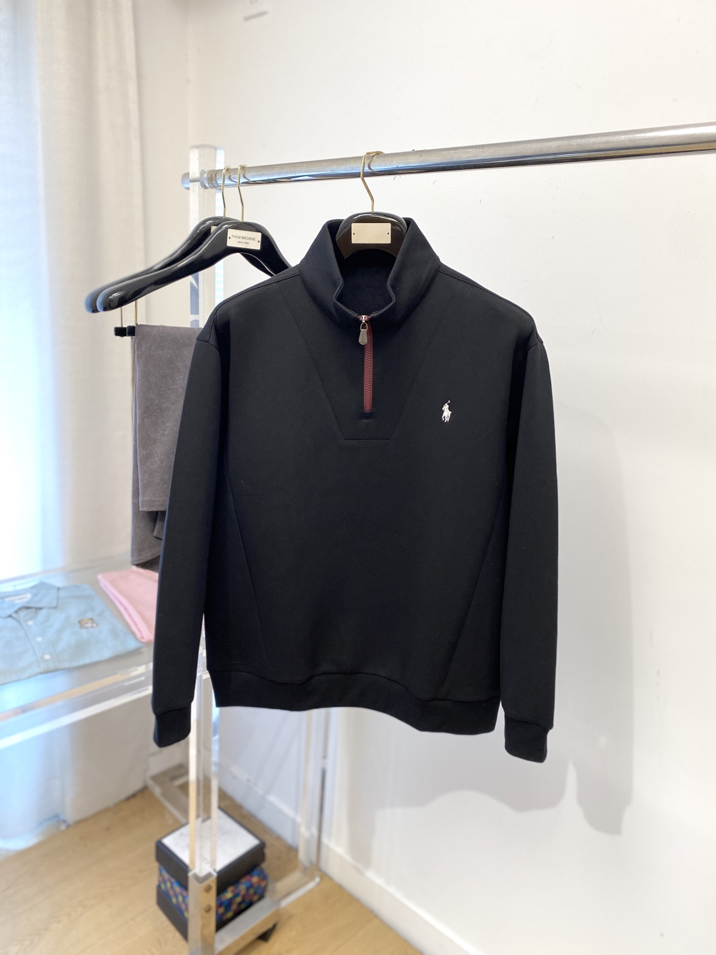 NO:546657,POLO, 2025 new sweatshirt, handsome and fashionable, exquisite embroidered pattern logo on the chest, simple and versatile style. The fabric cotton is not only crisp, maintains the trendy silhouette, and is comfortable to wear, and the yarn is more delicate, the number M-3XL, hoodie, sweatshirts, alexander wang19860909POLO、2025新品卫衣,帅气时尚,胸前精致刺绣图案logo,简约百搭款.面料棉 不仅挺括,保持潮流的廓形,又穿着舒适,纱织更细腻,码数M-3XL,,hoodie,sweatshirts,alexander wang,Men's clothing