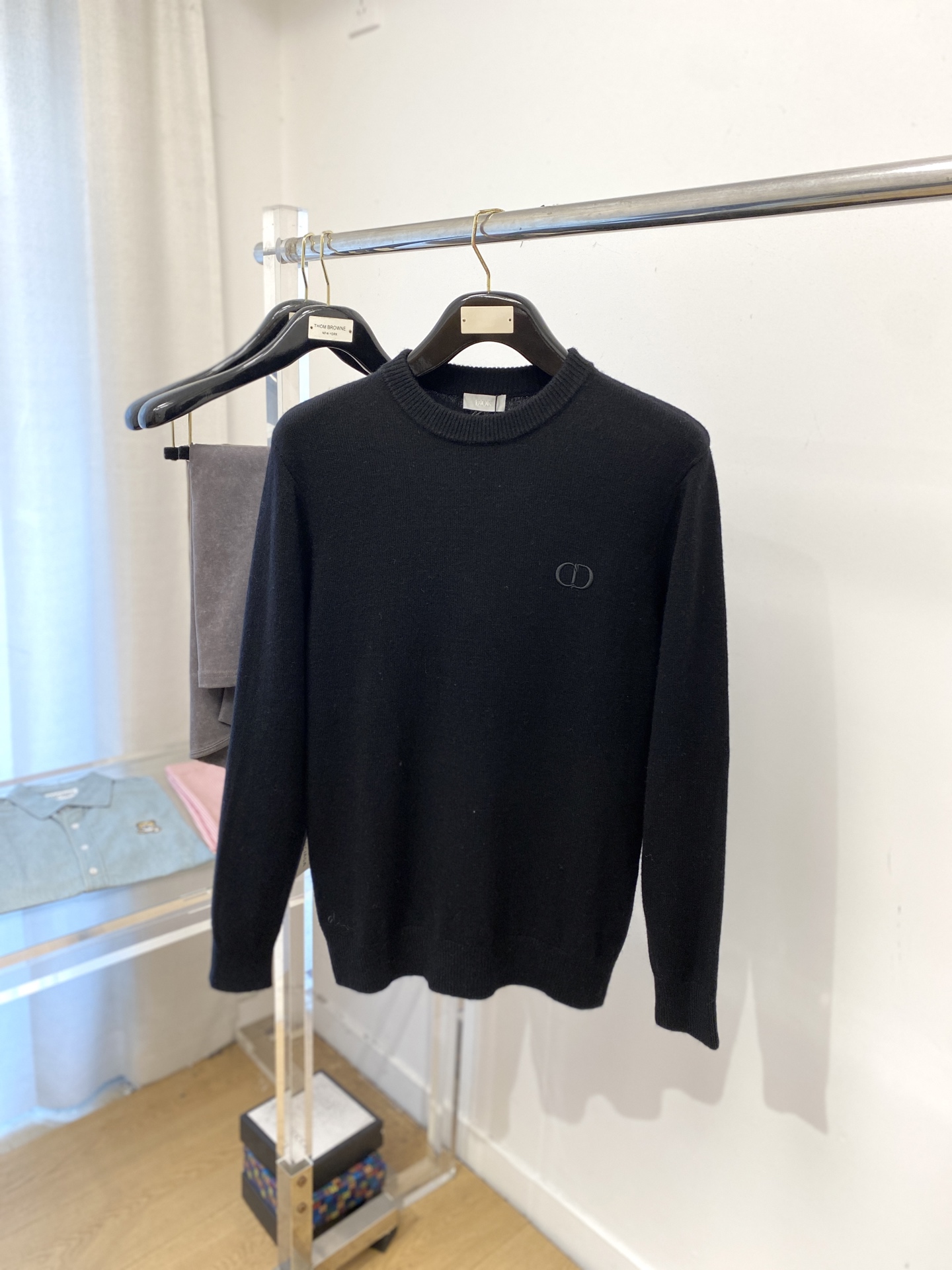 NO:546610,Dior, 2025 new sweater has a delicate and soft feel, which can directly contact the skin, allowing the heart-warming yarn to create a delicate texture. The top-level craftsmanship is unique and outstanding, the style is simple, generous and exquisite. The three-dimensional tailoring style design makes the whole sweater look youthful and energetic. Recommended autumn and winter outfits are essential. Size M-3XL, dior, sweaters, alexander wang19860909迪奥、2025新品羊毛衣 具有手感细腻柔软,可直接与肌肤接触,让暖心的纱线变化出细腻的质感,顶级工艺极具特色出彩,款式简约大方精美 立体剪裁的版型设计,让整款毛衣上身尽显青春活力和朝气,推荐款秋冬季穿搭必备.尺码M-3XL,,dior,sweaters,alexander wang,Men's clothing