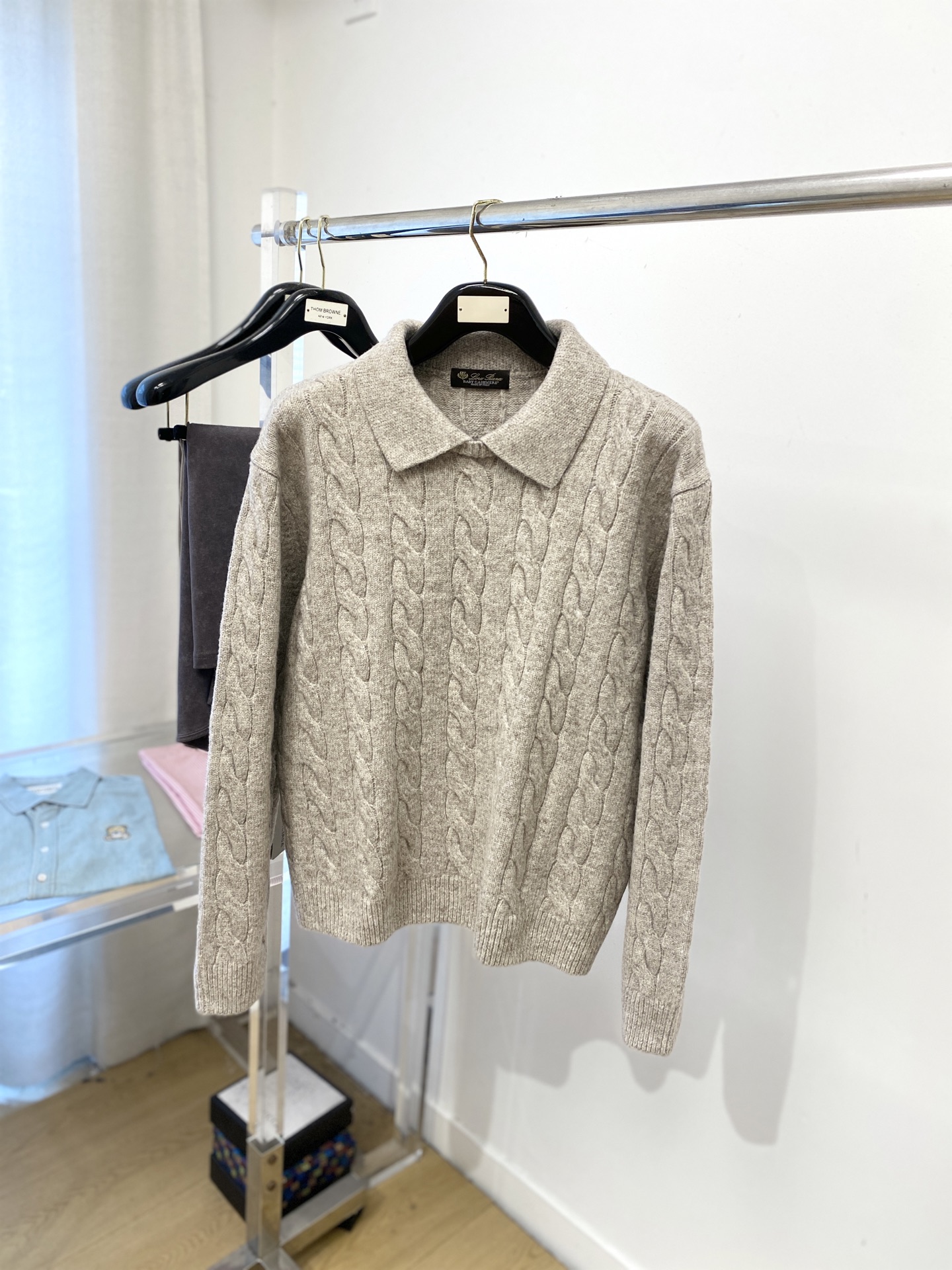 NO:550245,LP, 2025 new sweater has a delicate and soft feel, which can directly contact the skin, allowing the heart-warming yarn to create a delicate texture. The top-level craftsmanship is unique and outstanding, the style is simple, generous and exquisite. The three-dimensional tailoring style design makes the whole sweater look youthful and energetic. Recommended styles are essential for autumn and winter outfits. Size S-XL, loro piano, sweaters, alexander wang19860909LP、2025新品羊毛衣 具有手感细腻柔软,可直接与肌肤接触,让暖心的纱线变化出细腻的质感,顶级工艺极具特色出彩,款式简约大方精美 立体剪裁的版型设计,让整款毛衣上身尽显青春活力和朝气,推荐款秋冬季穿搭必备.尺码S-XL,,loro piana,sweaters,alexander wang,Men's clothing