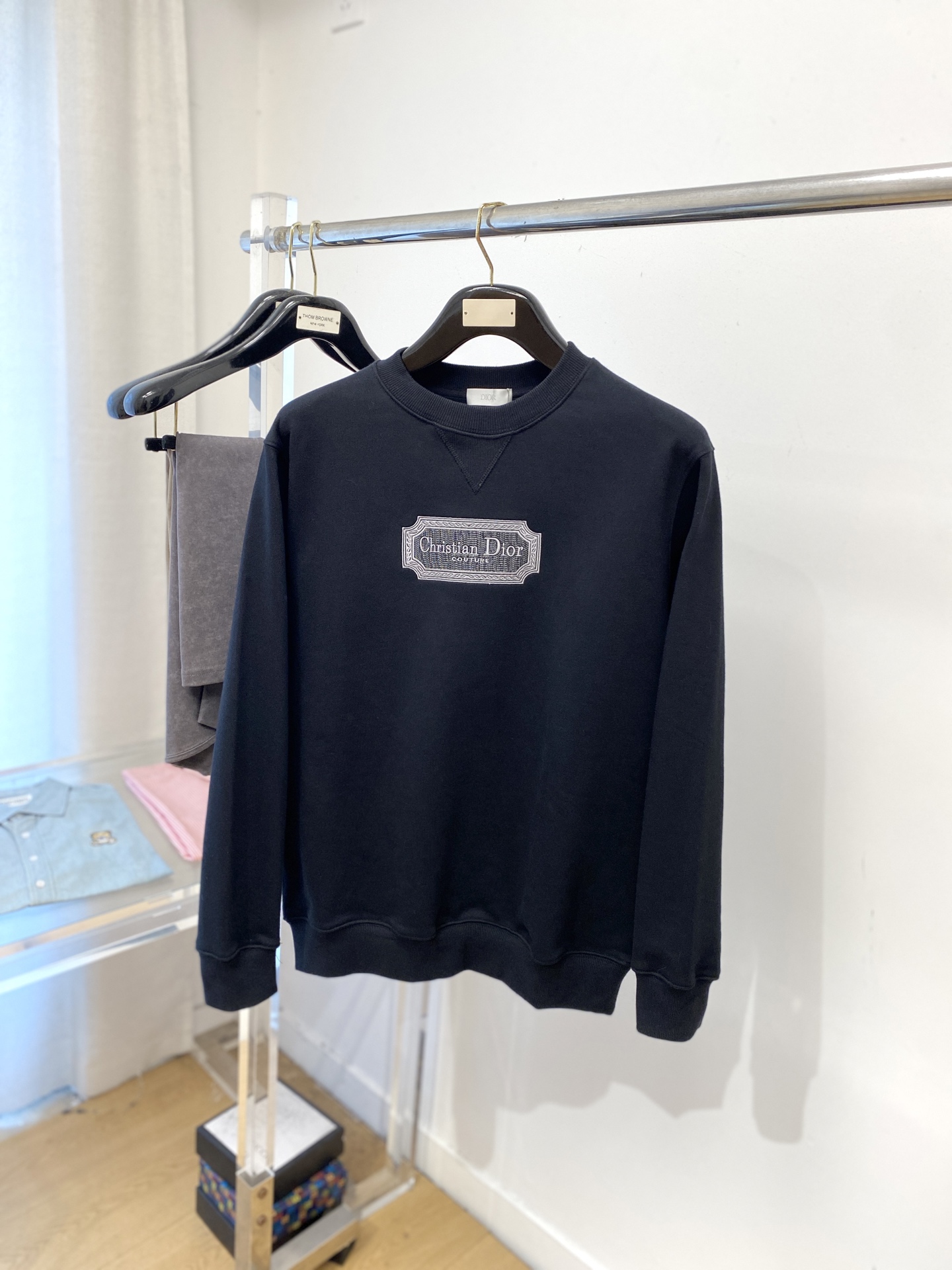 NO:548310,Dior, 2025 new sweatshirt, handsome and fashionable, exquisite embroidered letter logo on the chest, simple and versatile style. The fabric cotton is not only crisp, maintains the trendy silhouette, but also comfortable to wear, and the yarn is more delicate, S-XL, dior, hoodie, sweatshirts, alexander wang19860909迪奥、2025新品卫衣,帅气时尚,胸口精致刺绣字母logo,简约百搭款.面料棉 不仅挺括,保持潮流的廓形,又穿着舒适,纱织更细腻,码数S-XL,,dior,hoodie,sweatshirts,alexander wang,Men's clothing