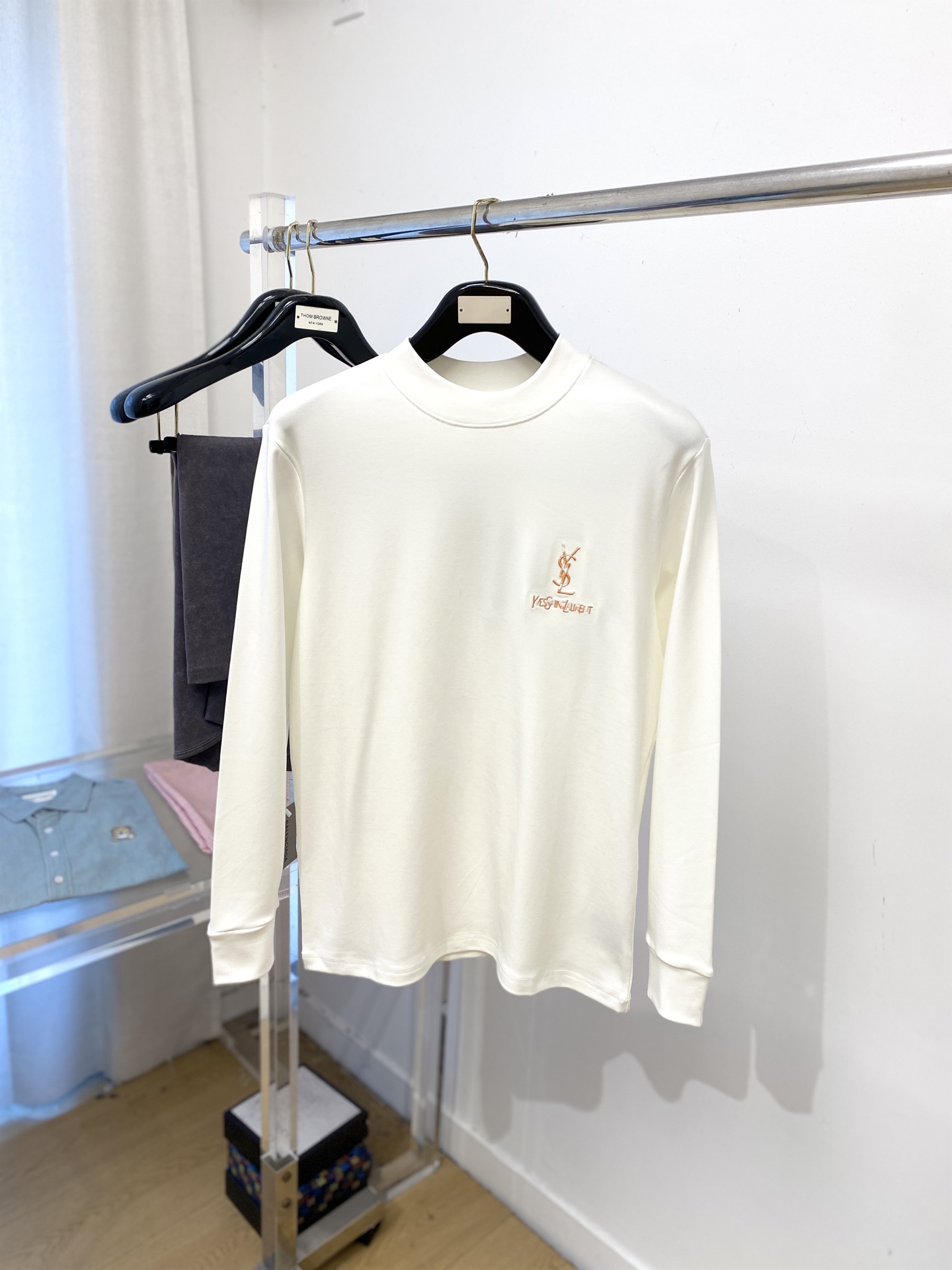 NO:548257,YSL Saint Laurent, 2025 new long-sleeved sweatshirt, handsome and fashionable, exquisite embroidered letter logo on the chest, simple and versatile style. The fabric cotton is not only crisp, maintains the trendy silhouette, and is comfortable to wear, and the yarn is more delicate. S-2XL, saint laurent, saint laurent, hoodie, sweatshirts, alexander wang19860909YSL 圣罗兰、2025新品长袖卫衣,帅气时尚,胸前精致刺绣字母logo,简约百搭款.面料棉 不仅挺括,保持潮流的廓形,又穿着舒适,纱织更细腻,码数S-2XL,,saint laurent,saint laurent,hoodie,sweatshirts,alexander wang,Men's clothing