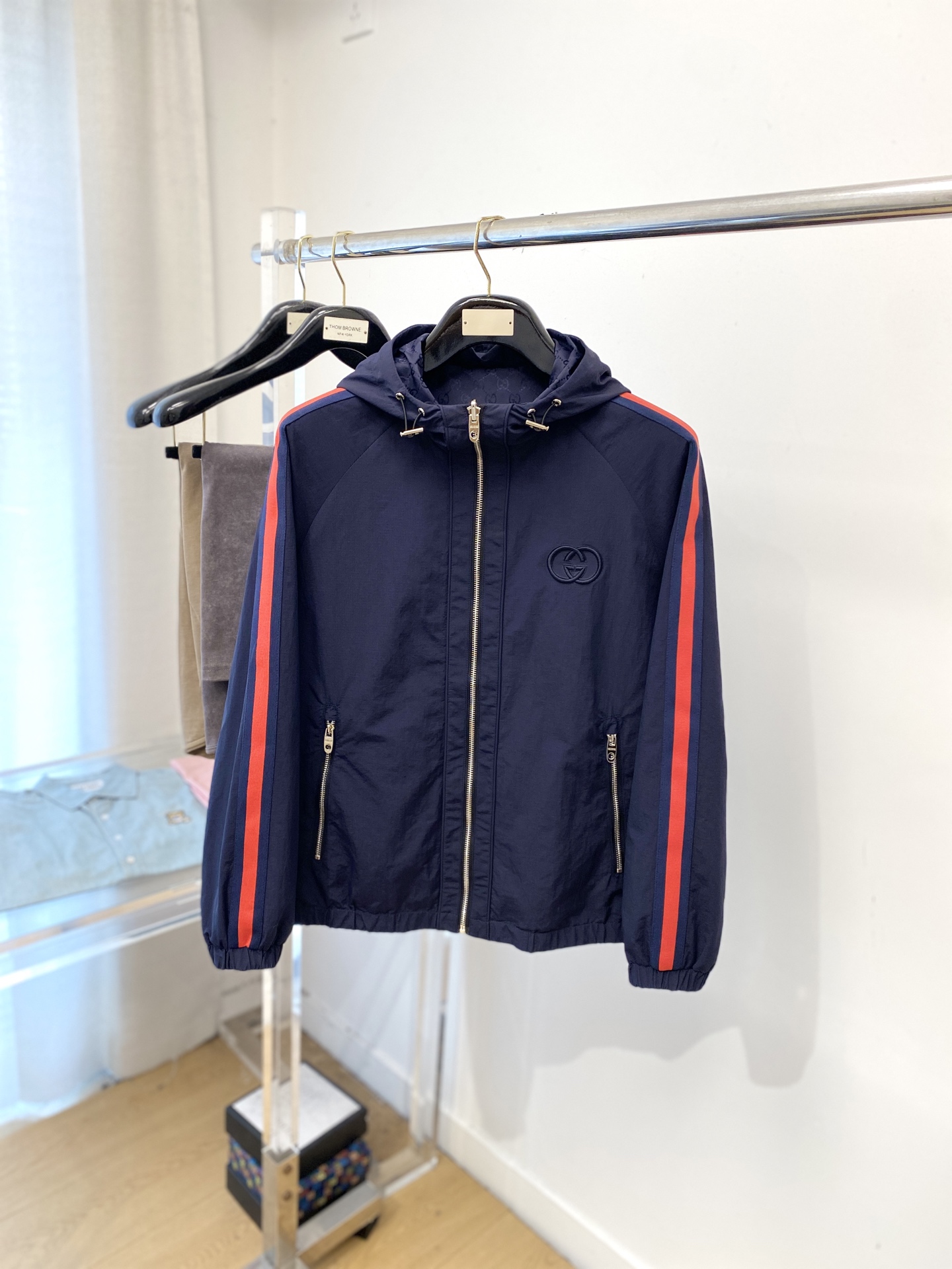 NO:548350,Guqi, 2025 new double-sided jacket, fashionable and handsome, simple and versatile style, exquisite embroidered letter logo on the chest, customized original fabric, not only crisp, maintains the trendy silhouette, and is comfortable to wear, and the yarn is more delicate, the number M-3XL,, jackets & coats, jackets & coats, alexander wang19860909古奇、2025新品双面穿夹克外套,时尚帅气,简约百搭款,胸前精致刺绣字母logo,定制原版面料,不仅挺括,保持潮流的廓形,又穿着舒适,纱织更细腻,码数M-3XL,,jackets & coats,jackets & coats,alexander wang,Men's clothing