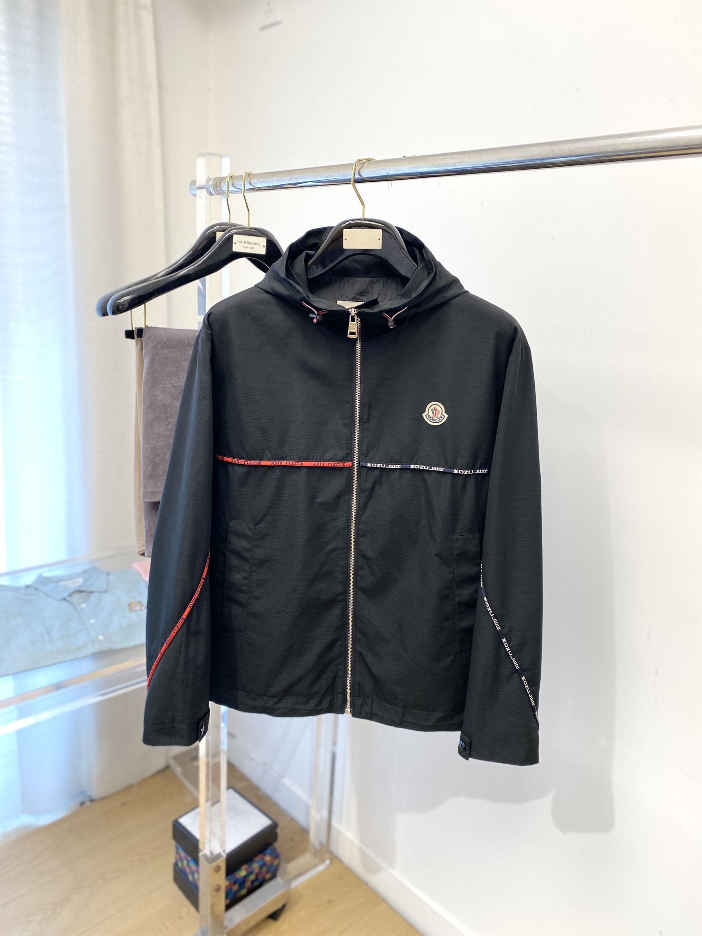 NO:548336,The cover, 2025 new jacket jacket, fashionable and handsome, simple and versatile style, chest embroidery decorative pattern logo, customized original fabric, not only crisp, maintains the trendy silhouette, and is comfortable to wear, the yarn weaving is more delicate, the number M-3XL, Moncler, jackets & coats, jackets & coats, alexander wang19860909蒙口、2025新品夹克外套,时尚帅气,简约百搭款,胸前刺绣装饰图案logo,定制原版面料,不仅挺括,保持潮流的廓形,又穿着舒适,纱织更细腻,码数M-3XL,,Moncler,jackets & coats,jackets & coats,alexander wang,Men's clothing