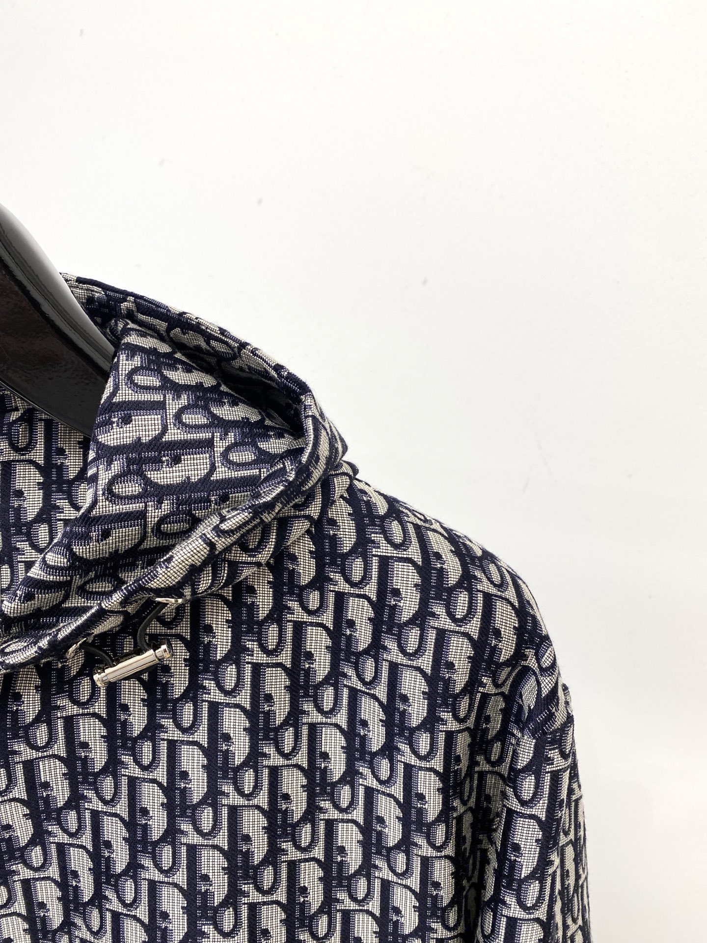 迪奥、2025新品夹克外套，时尚帅气，简约百搭款，袖口刺绣装饰字母logo，定制原版面料，不仅挺括，保持