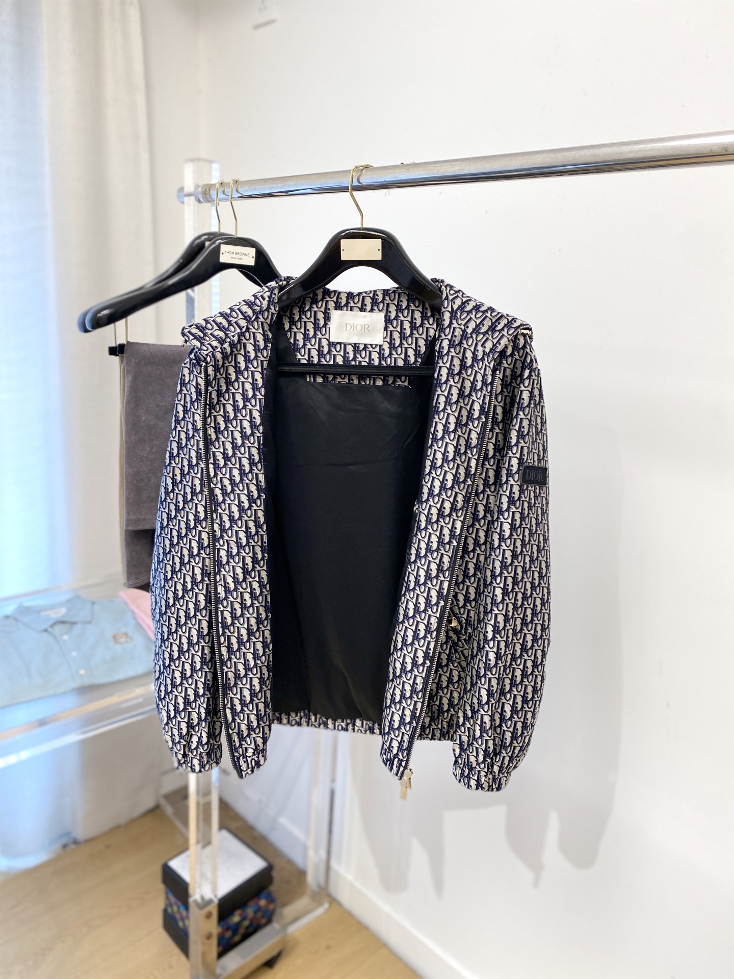 迪奥、2025新品夹克外套，时尚帅气，简约百搭款，袖口刺绣装饰字母logo，定制原版面料，不仅挺括，保持