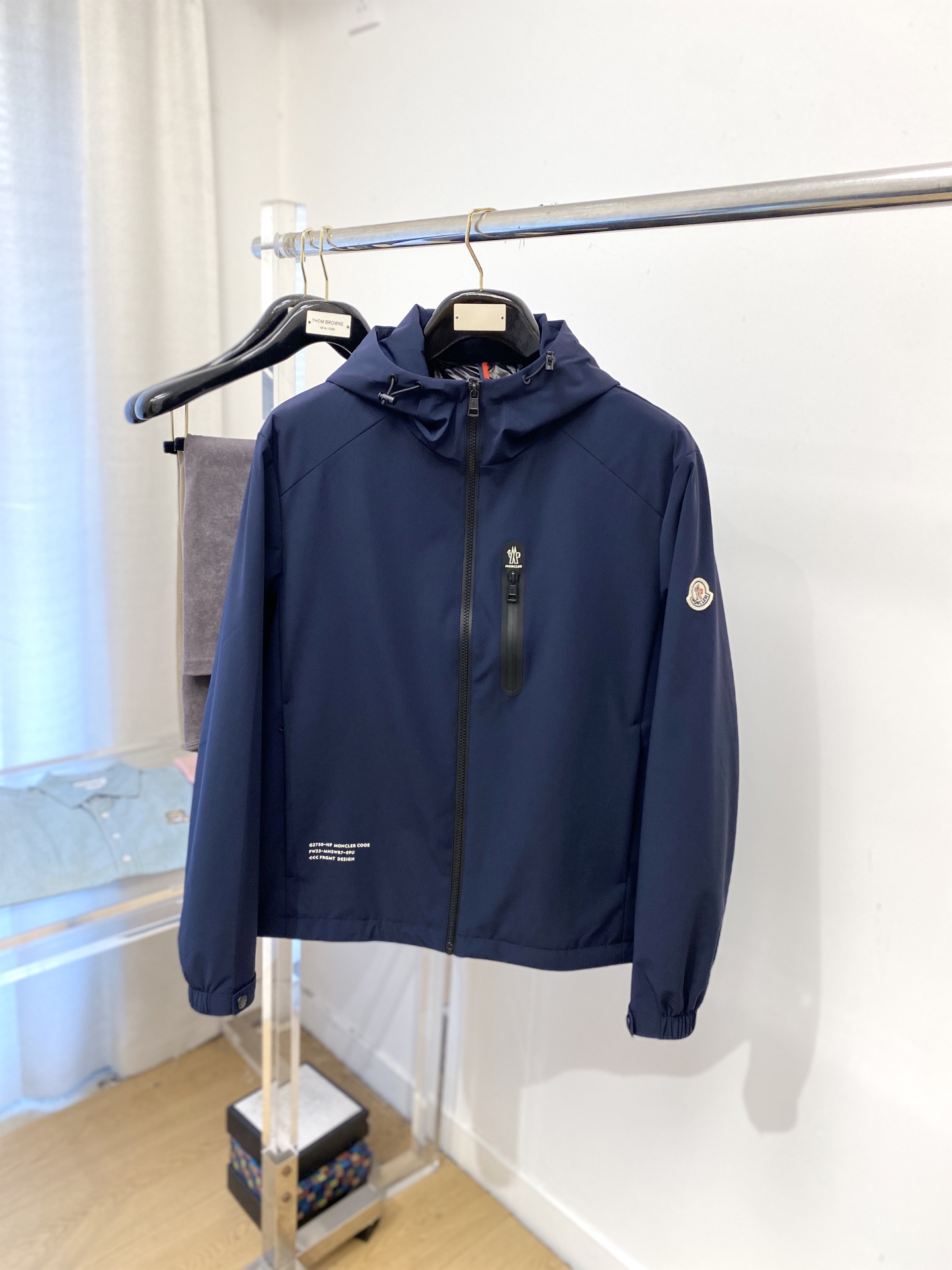 NO:548295,The cover, 2025 new jacket jacket, fashionable and handsome, simple and versatile style, cuff embroidery decorative pattern logo, customized original fabric, not only crisp, maintains the trendy silhouette, and is comfortable to wear, the yarn weaving is more delicate, the number M-4XL, Moncler, jackets & coats, jackets & coats, alexander wang19860909蒙口、2025新品夹克外套,时尚帅气,简约百搭款,袖口刺绣装饰图案logo,定制原版面料,不仅挺括,保持潮流的廓形,又穿着舒适,纱织更细腻,码数M-4XL,,Moncler,jackets & coats,jackets & coats,alexander wang,Men's clothing