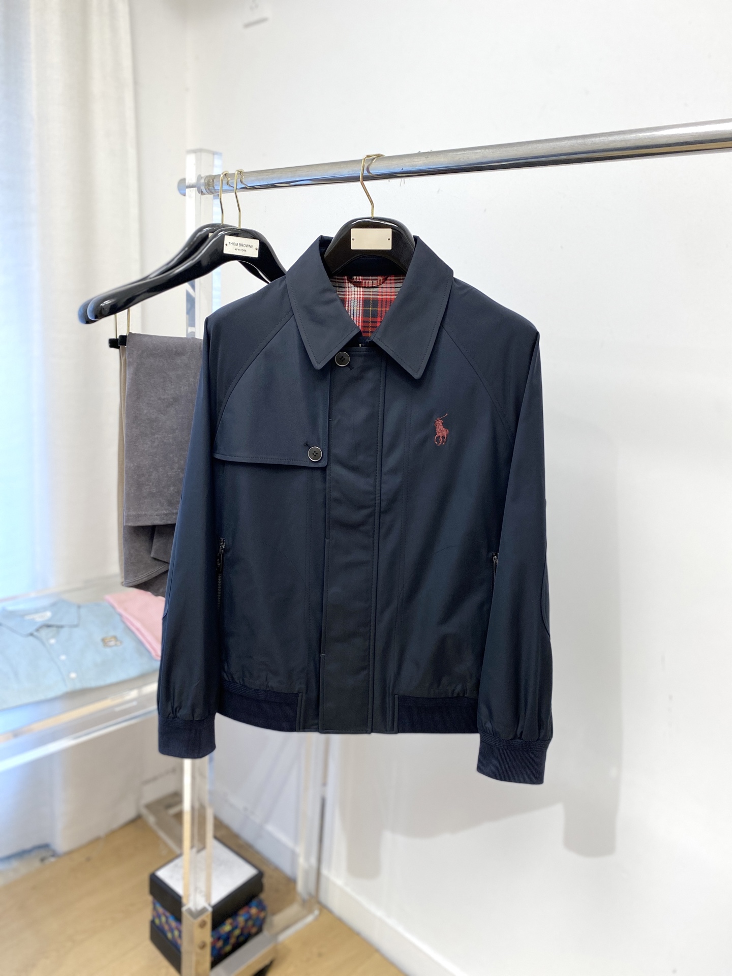 NO:548275,POLO, 2025 new jacket jacket, fashionable and handsome, simple and versatile style, exquisite embroidery pattern logo with chest, customized original fabric, not only crisp, maintains the trendy silhouette, and is comfortable to wear, and the yarn weaving is more delicate, the number M-4XL,, jackets & coats, jackets & coats, alexander wang19860909POLO、2025新品夹克外套,时尚帅气,简约百搭款,胸去精致刺绣图案logo,定制原版面料,不仅挺括,保持潮流的廓形,又穿着舒适,纱织更细腻,码数M-4XL,,jackets & coats,jackets & coats,alexander wang,Men's clothing